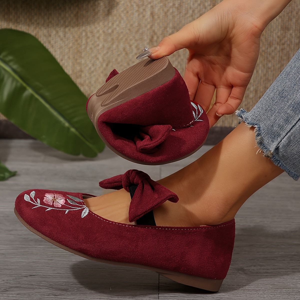 Women's Floral Embroidered Mary Jane Flats Comfortable Soft Sole Slip-On Shoes
