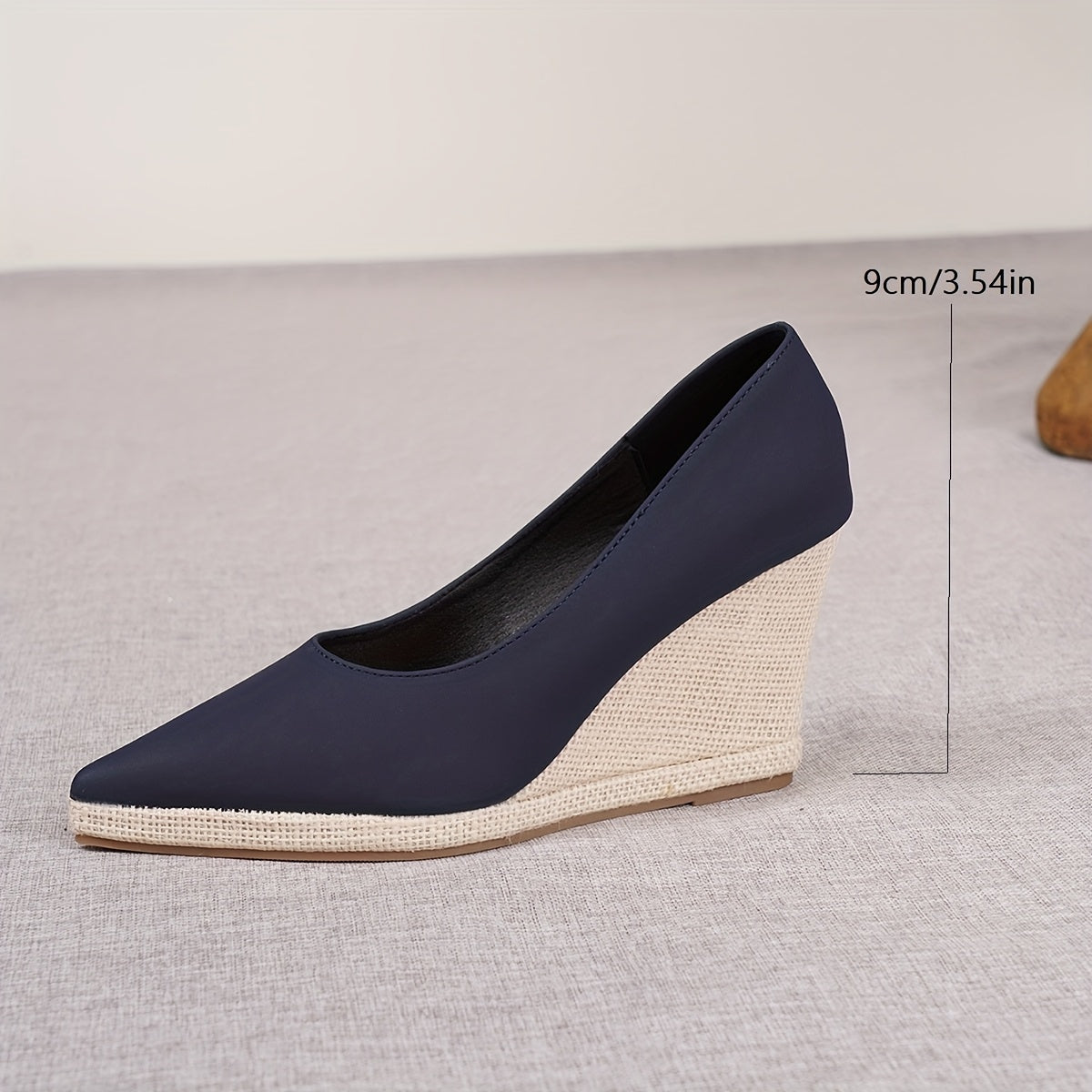 Ayollar uchun oson kiyinadigan poyabzal, to'qilgan tagli, nuqta bilan tugagan, barcha fasllar uchun kengaytirgichlar