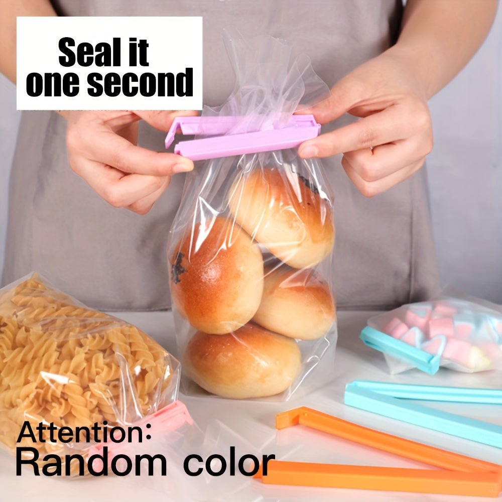 20 или 40 штук пластиковых зажимов для запечатывания пакетов, чтобы сохранять продукты свежими и блокировать запахи. Эти многоразовые зажимы для пакетов идеально подходят для хранения хлеба и поставляются в случайных цветах.