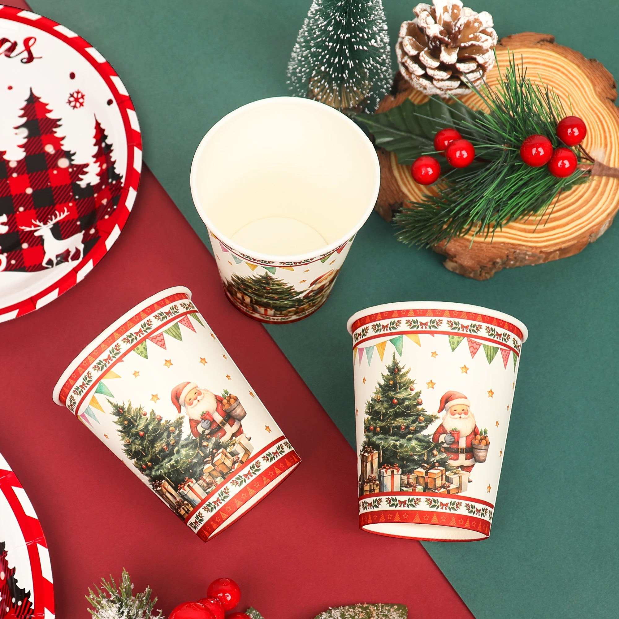 Qog'ozdan yasalgan bir martalik chashka Rojdestvo daraxti va Eski odam naqshli bayram kechasi uchun 8oz