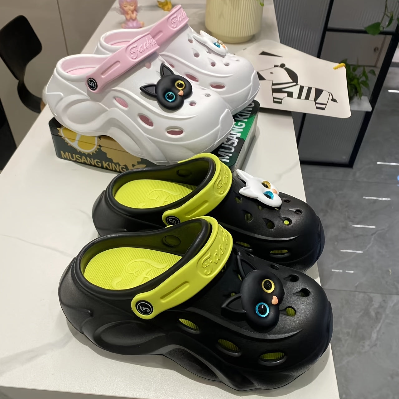 Women's Breathable EVA Hole Shoes Black and White Beach Sandals