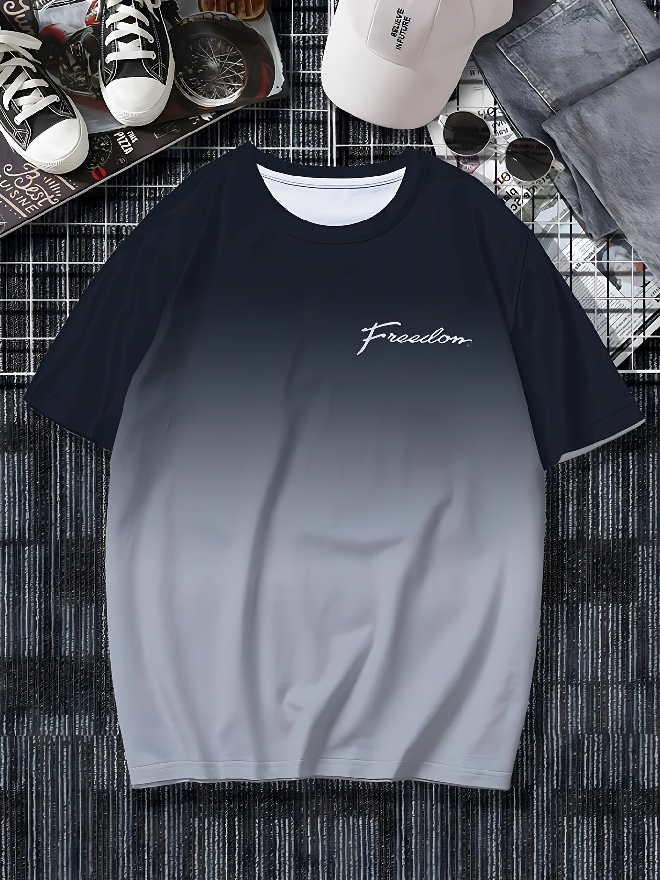 Erkaklar uchun zamonaviy tasodifiy 3D bosma T-ko'ylak, geometrik naqsh bilan, polyesterdan tayyorlangan, oddiy moslashuvda to'qilgan mato bilan.