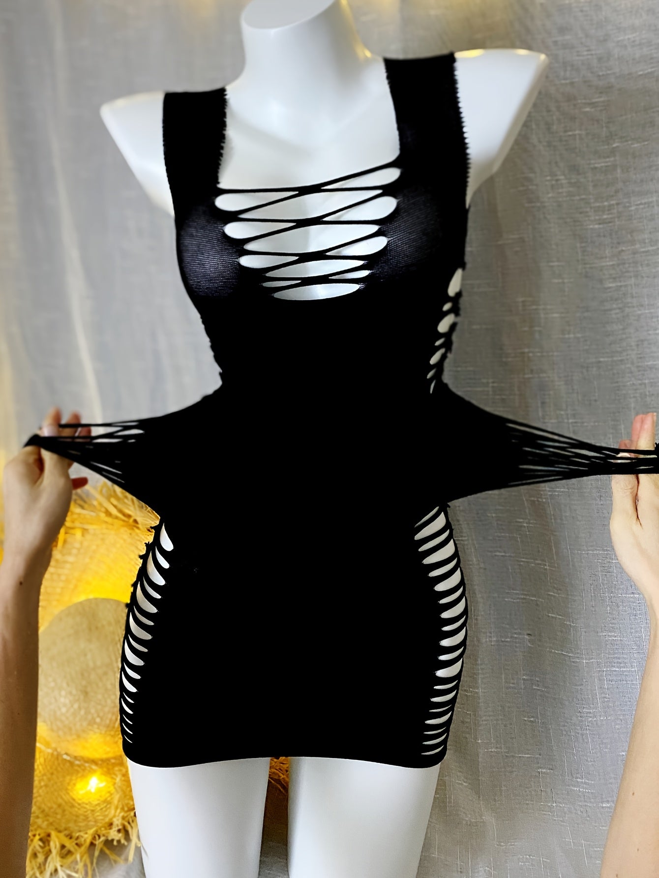 Ayollar uchun bezsiz bodycon kiyi yuqori cho‘ziluvchan shaffof nylonga ochiq bo‘shliq bilan bayram uchun