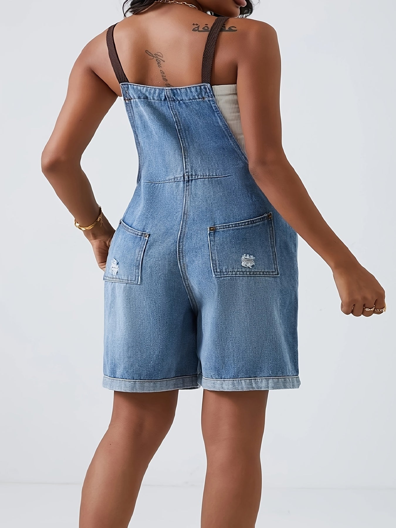 Ayollar uchun katta o'lchamdagi denim kombinezon-shorts, polyester aralashmasi, bir rangli, ko'chalar uslubi, to'qilgan mato