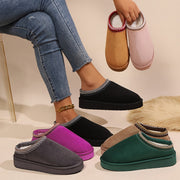 Теплые и уютные зимние тапочки для женщин с плюшевой подкладкой и противоскользящей подошвой.