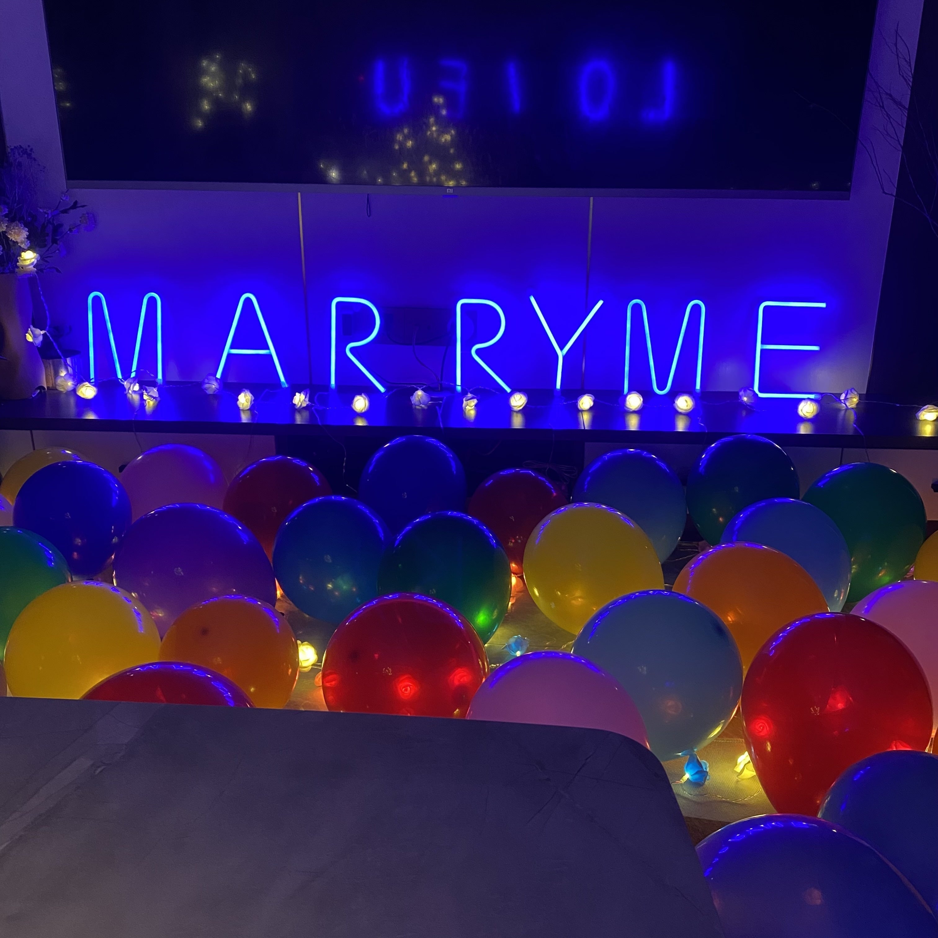 Neon LED harf yorug'lik belgisi, USB yoki batareyalar bilan quvvatlanadi, yotoqxona bezatish yoki maxsus tadbirlar uchun mukammal.