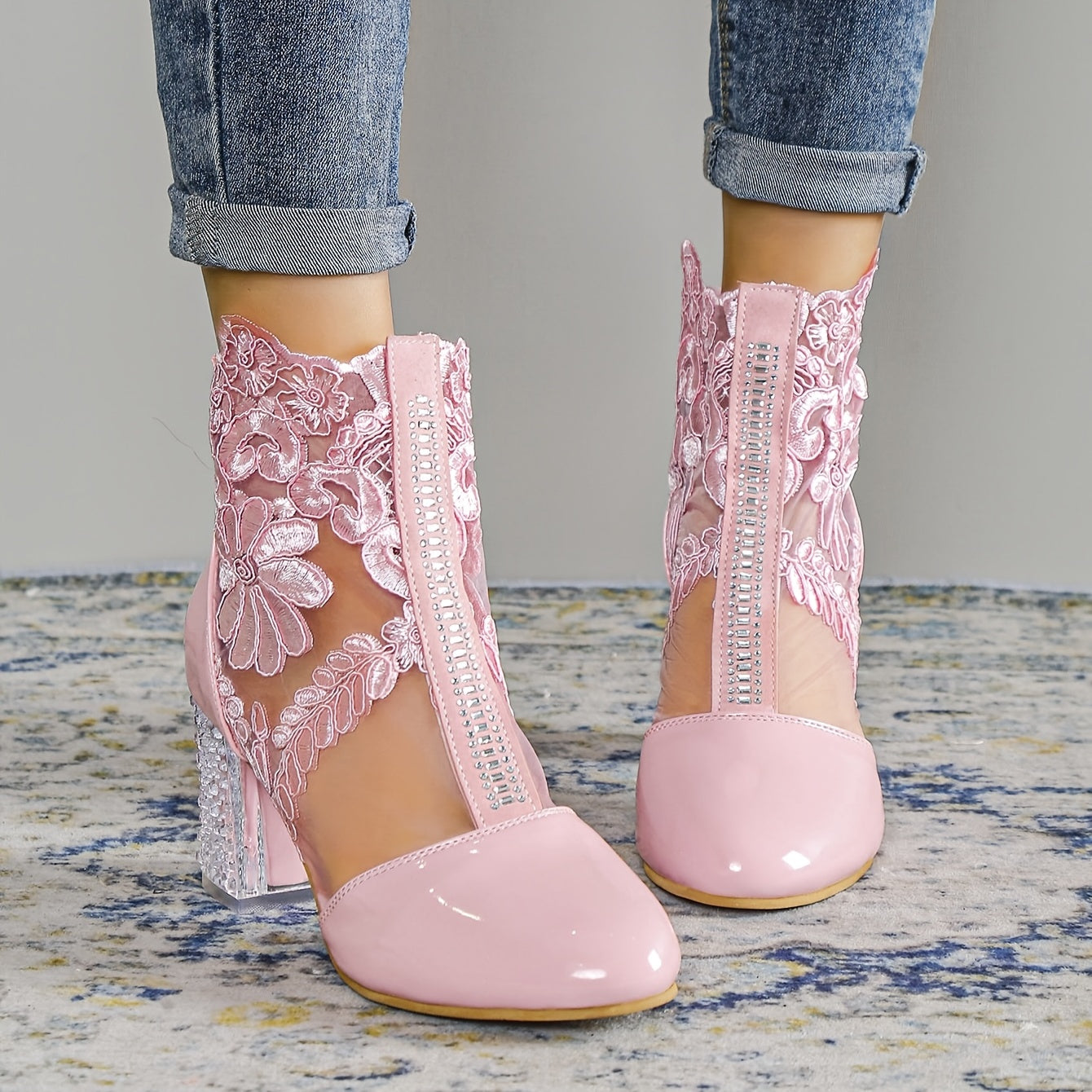 Женские кожаные ботинки на шнуровке с кружевом, розовые, прозрачные каблуки, короткие ботинки на молнии