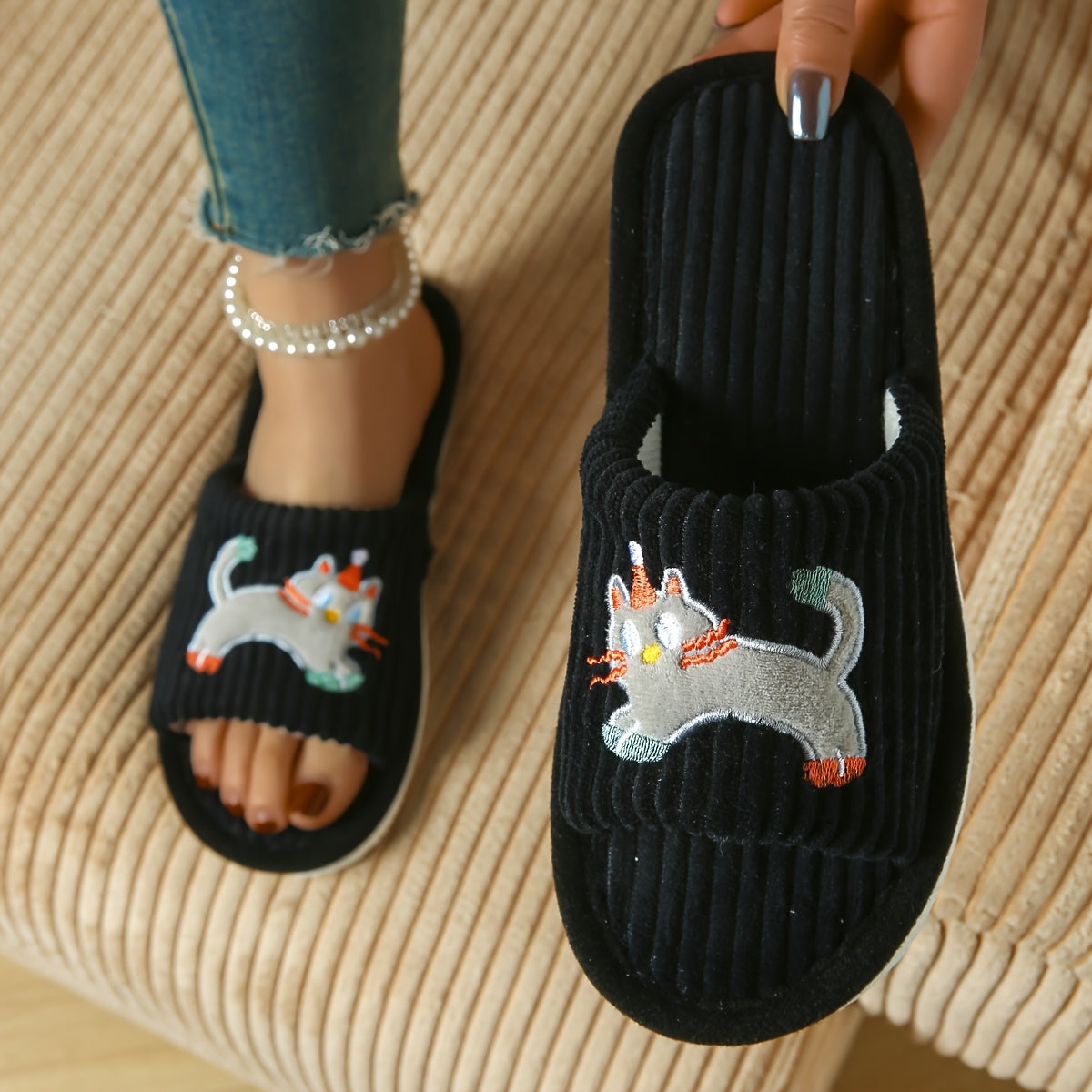Cute Cat Slip-On Slippers for Women Soft Fabric Non-Slip EVA All-Season
