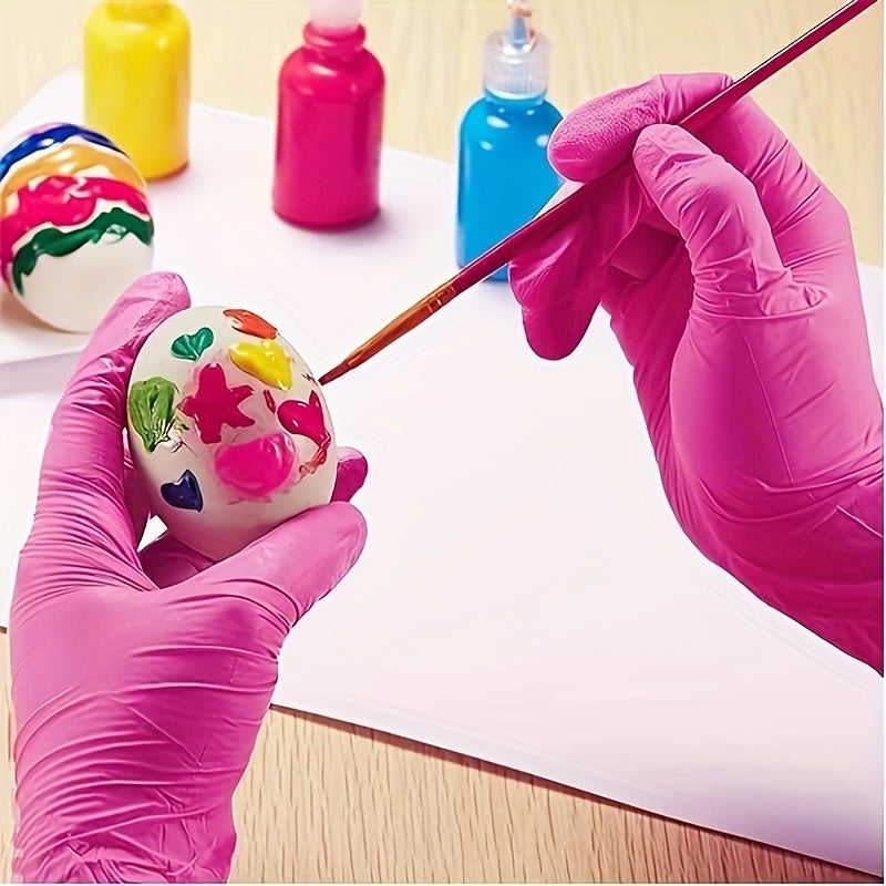 Одноразовые перчатки светло-розового цвета для уборки.