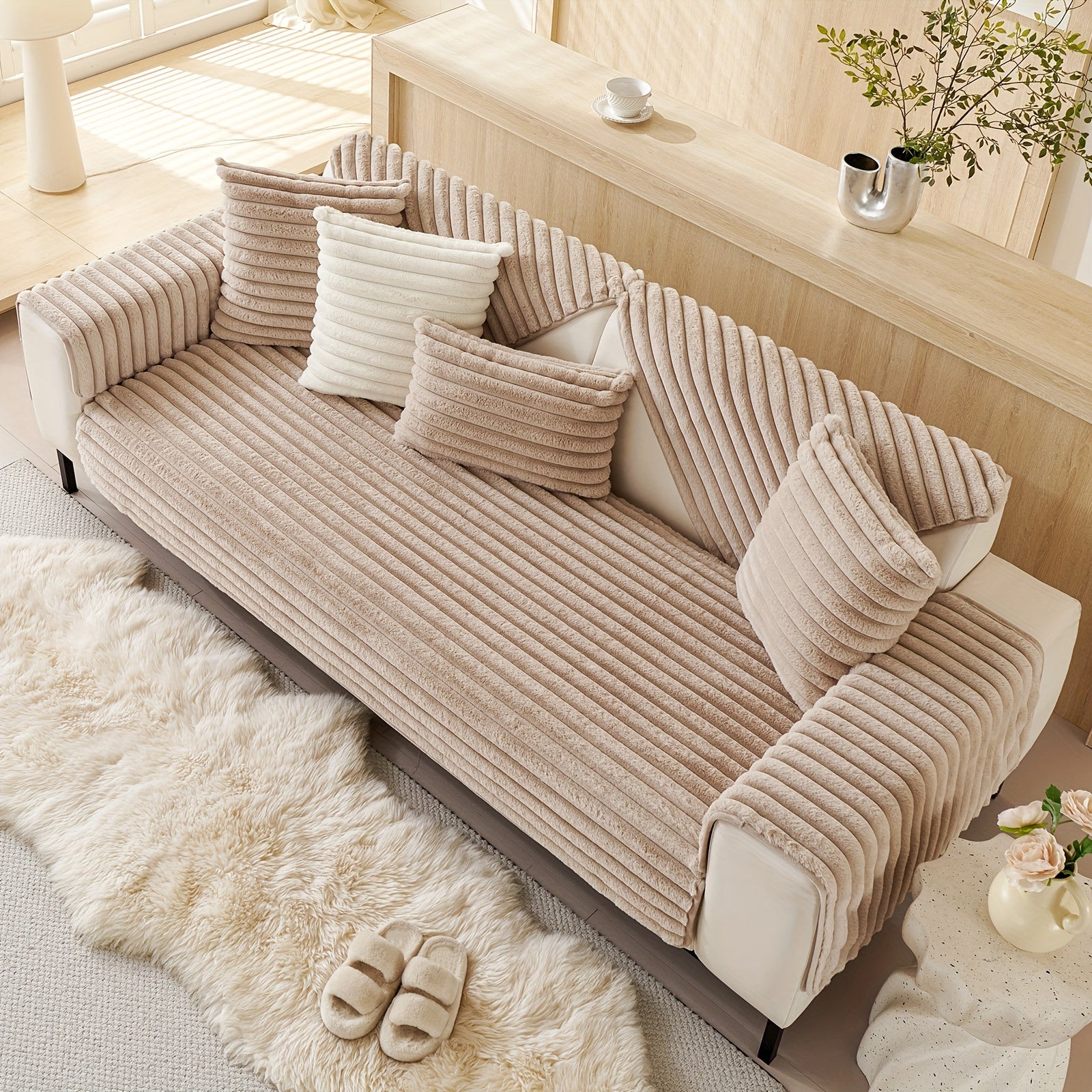 Barcha turdagi divanlar uchun mo'ljallangan, sun'iy quyon junidan tayyorlangan zamonaviy plush divan qoplamasi, mushuk va it egalari uchun iliqlik va himoya ta'minlaydi.