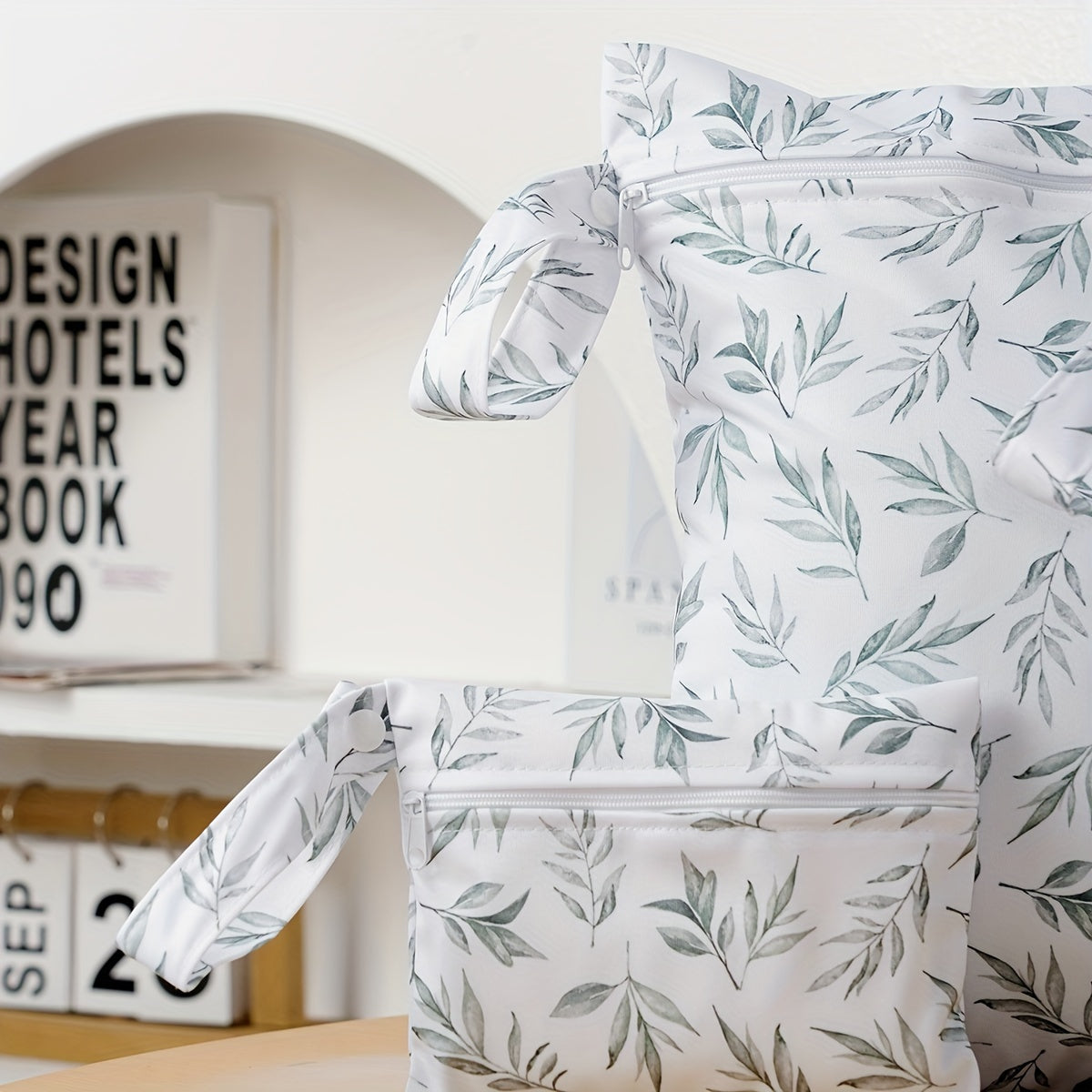 Suv o'tkazmaydigan pampers sumkasi to'plami - 3 dona o'z ichiga oladi, plyaj, basseyn, sport zali va sayohat uchun mukammal - Mustahkam polyesterdan tayyorlangan, pampers, nam kiyimlar va saqlash uchun ideal - Portativ va ko'p funksiyali