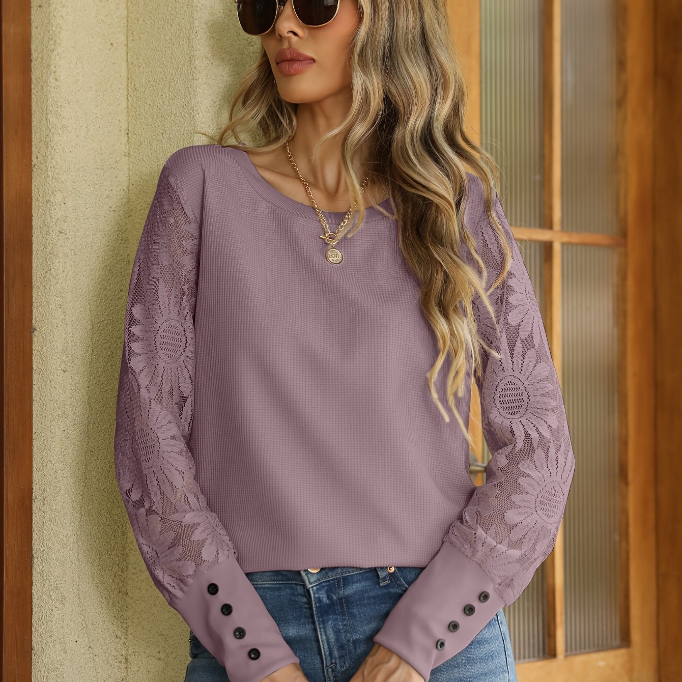 Women's Elegant Lace Spliced Crew Neck T-Shirt for Spring and Fall