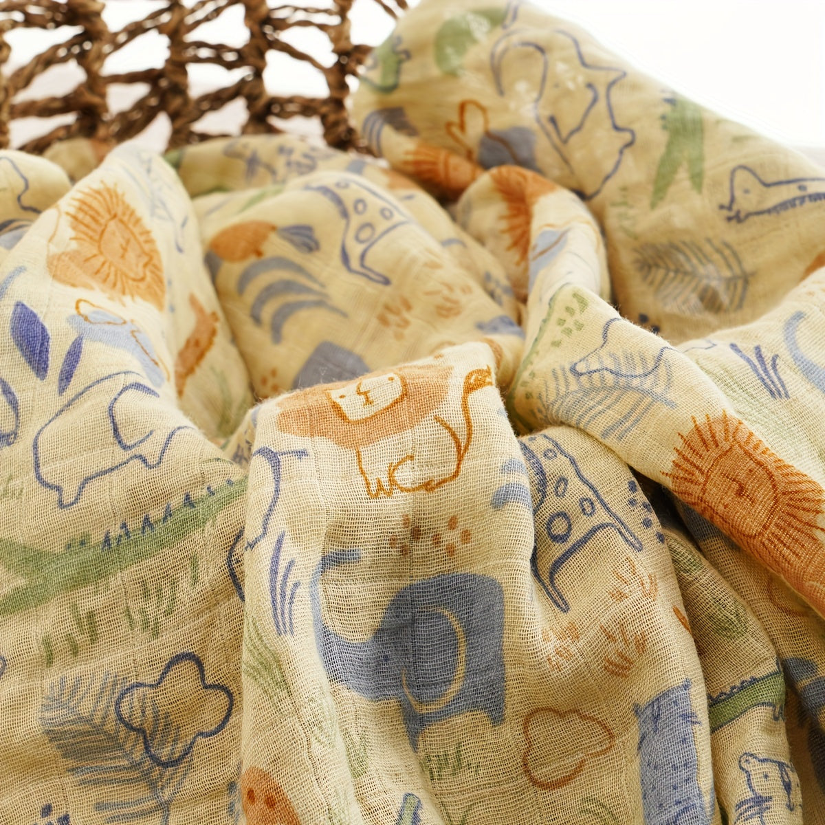 Уютно устроитесь с нашим 1-слойным мягким муслиновым пледом, размером 110*120 см и состоящим из 2 слоев мягкого муслинового материала. Идеально подходит для домашнего уюта или в поездках, также станет отличным подарком на Хэллоуин или Рождество.