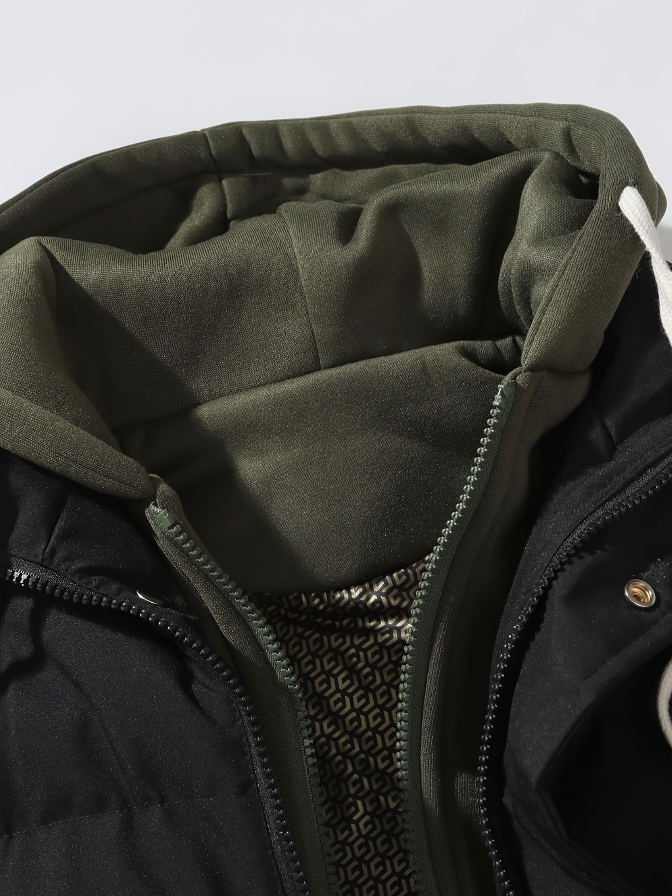 Yozgi/qishki faux ikki qismli dizayni bilan yelkasiz, kapüşonli jilet, mashinada yuvish mumkin.