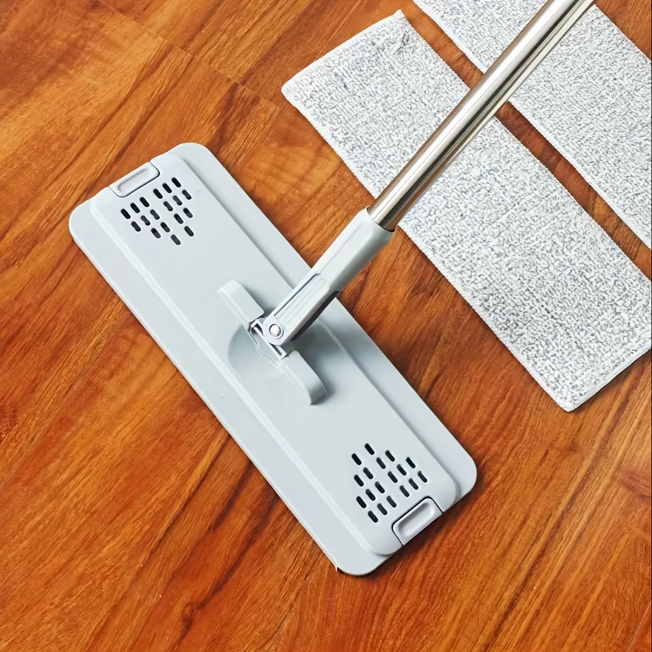 2 ta pad to'plami: Uy pol va plitalar uchun qo'lni bo'sh qo'yadigan tekis mopu, 360 daraja aylanuvchi va yuviladigan, yotoqxona va yashash xonasi uchun mukammal