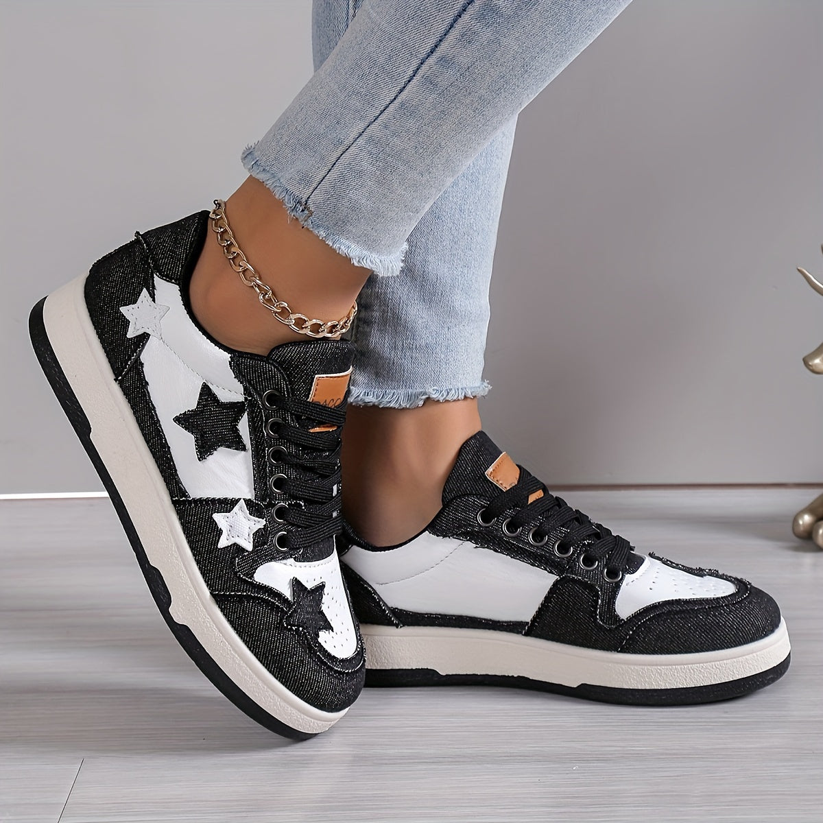 Women's Casual Sneakers Colorblock Lace-Up Platform Sole Star Decorations