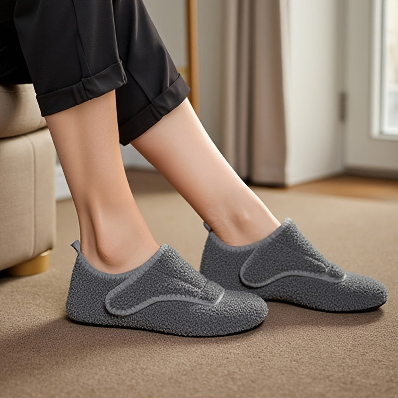 Ayollar uchun plush bej ichki shlyapki – yumshoq va qulay uy poyabzali