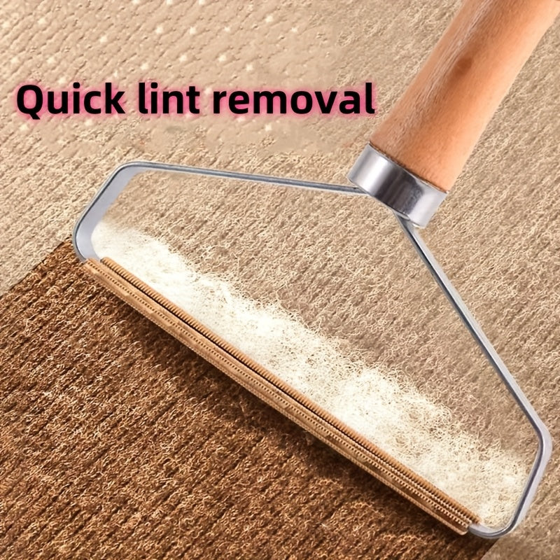 Elektrsiz, plastik tutqichli kiyimlar uchun to'kilib ketgan sochlarni olib tashlaydigan lint trimmeri jun palaklardan soch to'plarini olib tashlaydi.