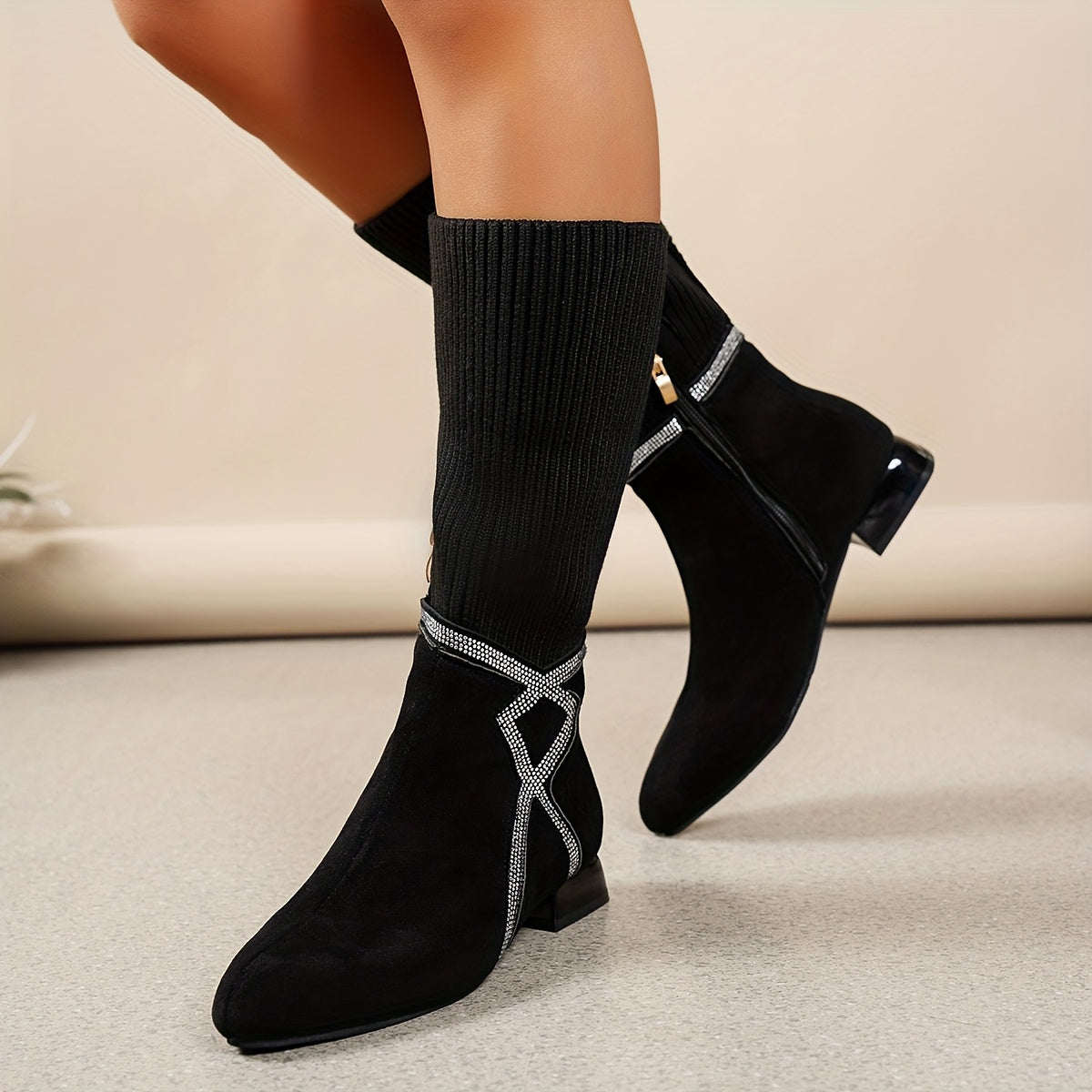 Женские короткие вязанные сапоги однотонного цвета с молнией и низким каблуком