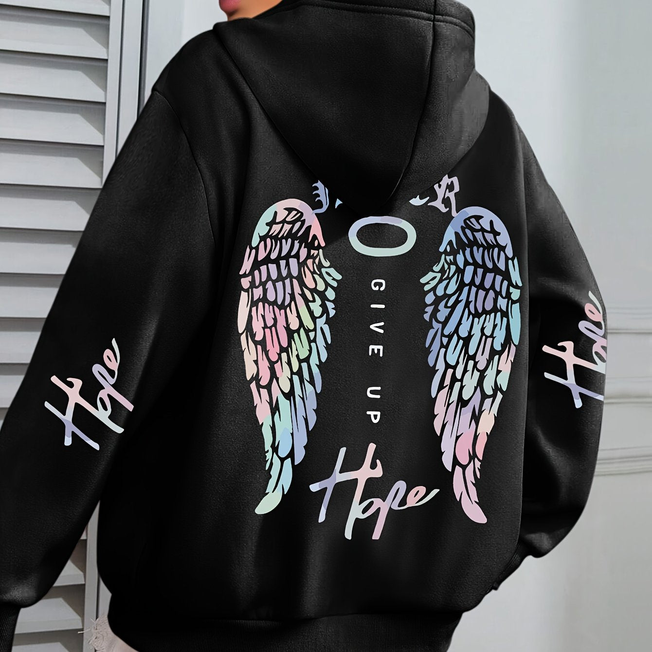Толстовка с капюшоном для женщин больших размеров с графикой ангельских крыльев, светло-серый с зелёными акцентами