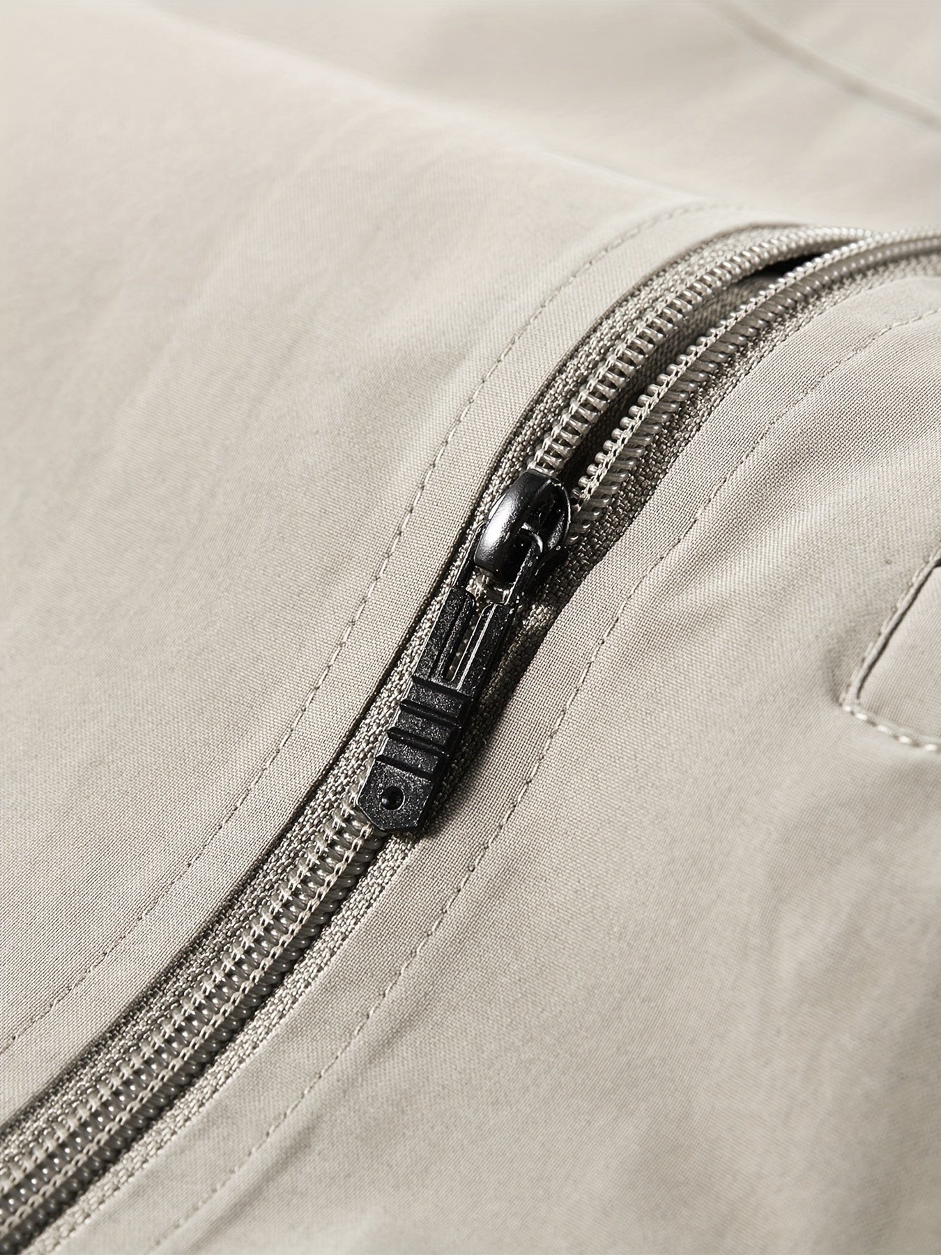 Men's Polyester Sleeveless Jacket with Zipper Pockets Stand Collar for Outdoor Activities