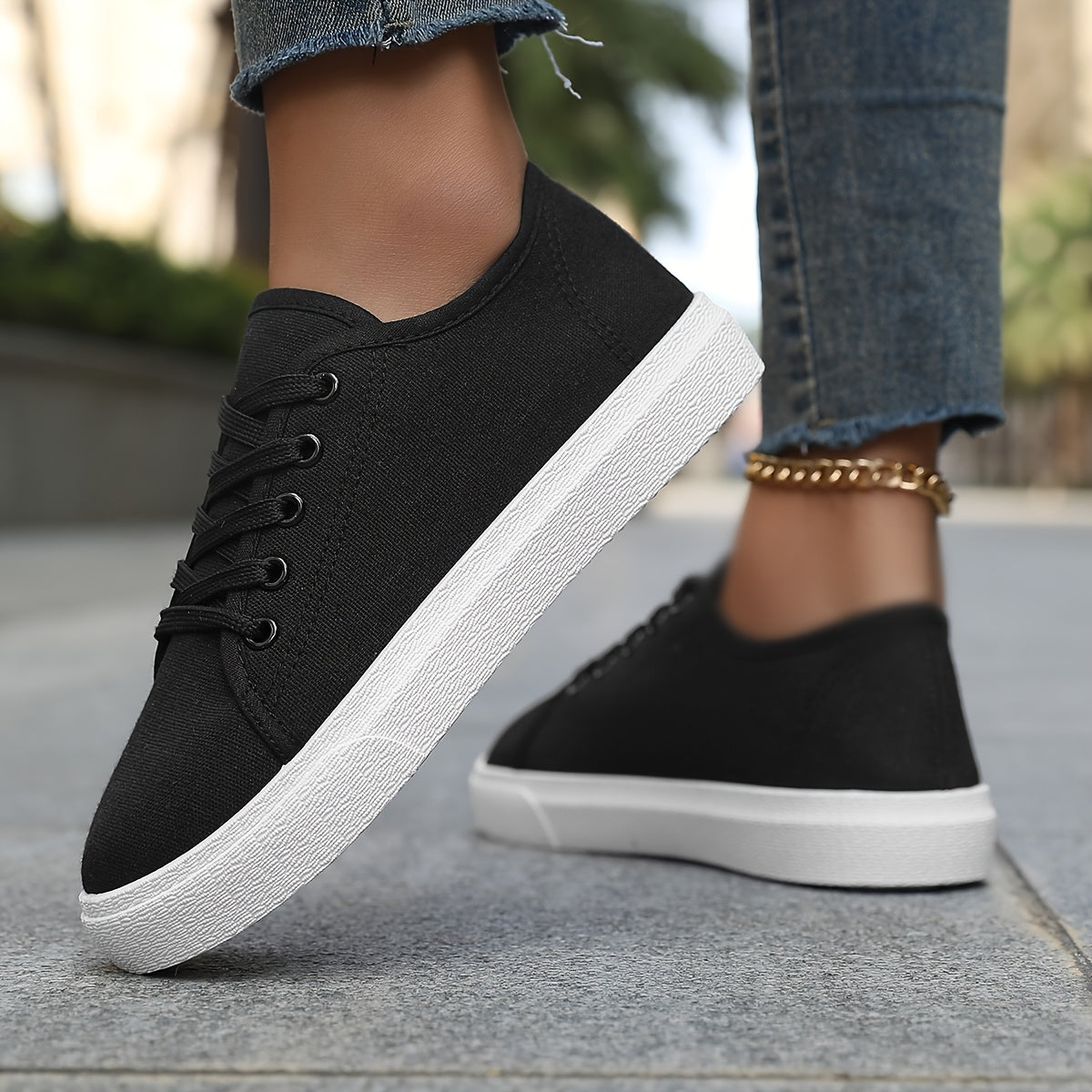 Women's Lightweight Black and White Casual Lace-Up Skate Sneakers