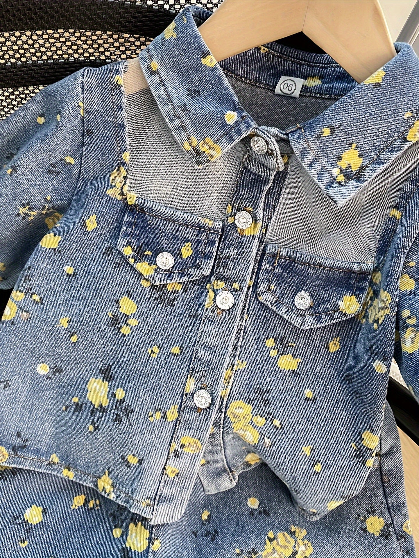 Conjunto de verano de mezclilla para niñas con pantalones cortos con estampado floral y camiseta de manga corta