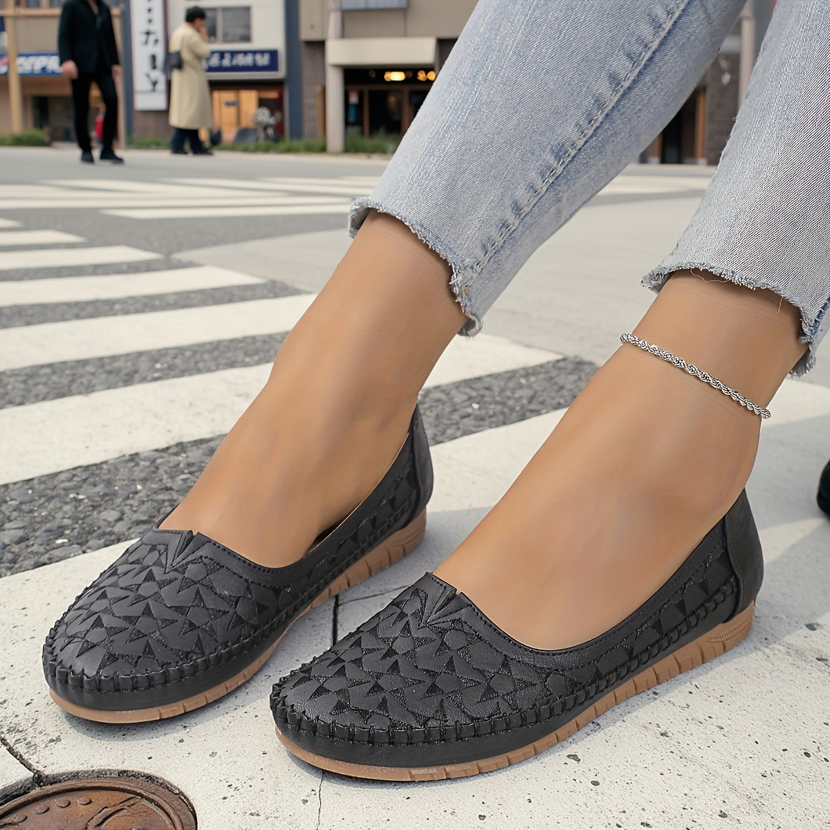 Zapatos planos de cuero sintético para mujer con corazones y diseños en relieve de cocodrilo en negro, beige y blanco