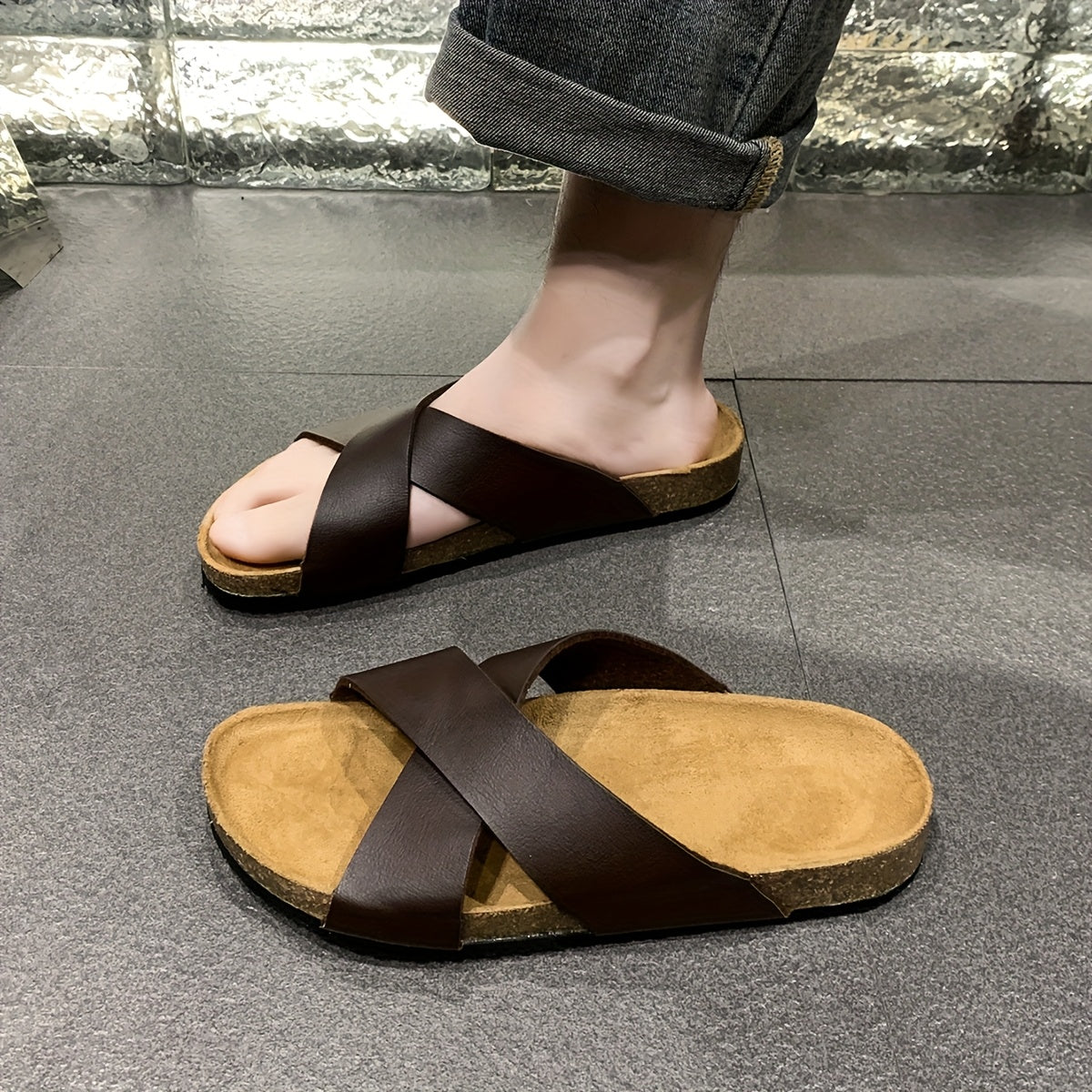 Erkaklar uchun ichki va tashqi foydalanish uchun zamonaviy ochiq barmoqli uy poyabzallari.