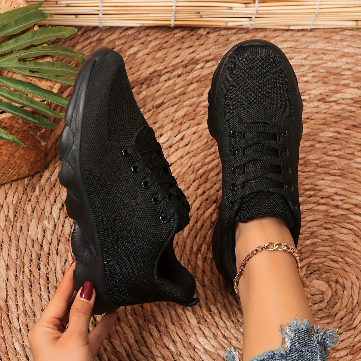 Women’s Breathable Knit Sneakers Black and White Striped Low-Top Running Shoes