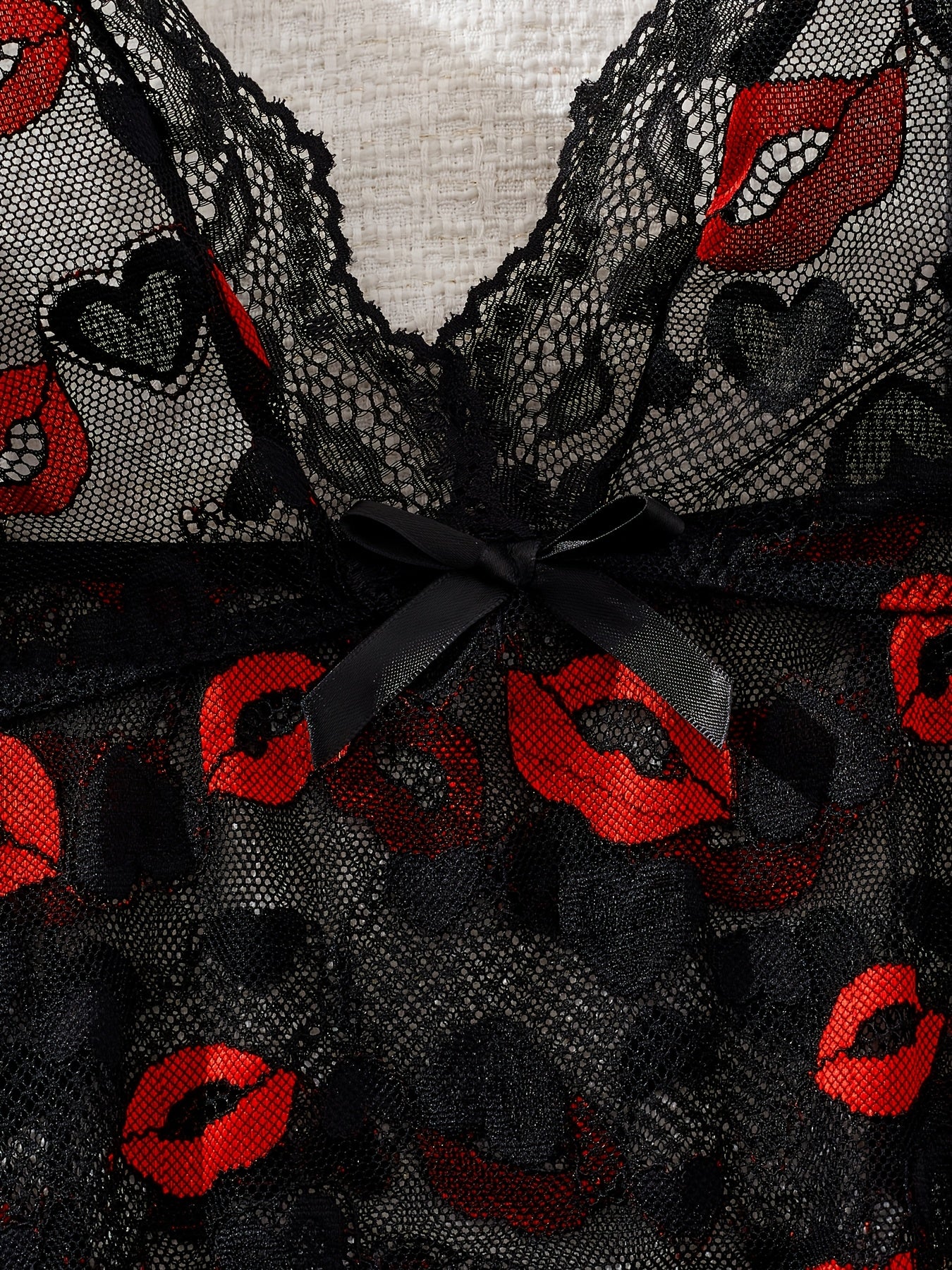 Ayollar uchun katta o'lchamli shaffof lab bo'yoqli spagetti slip to'plami, tikilgan mato