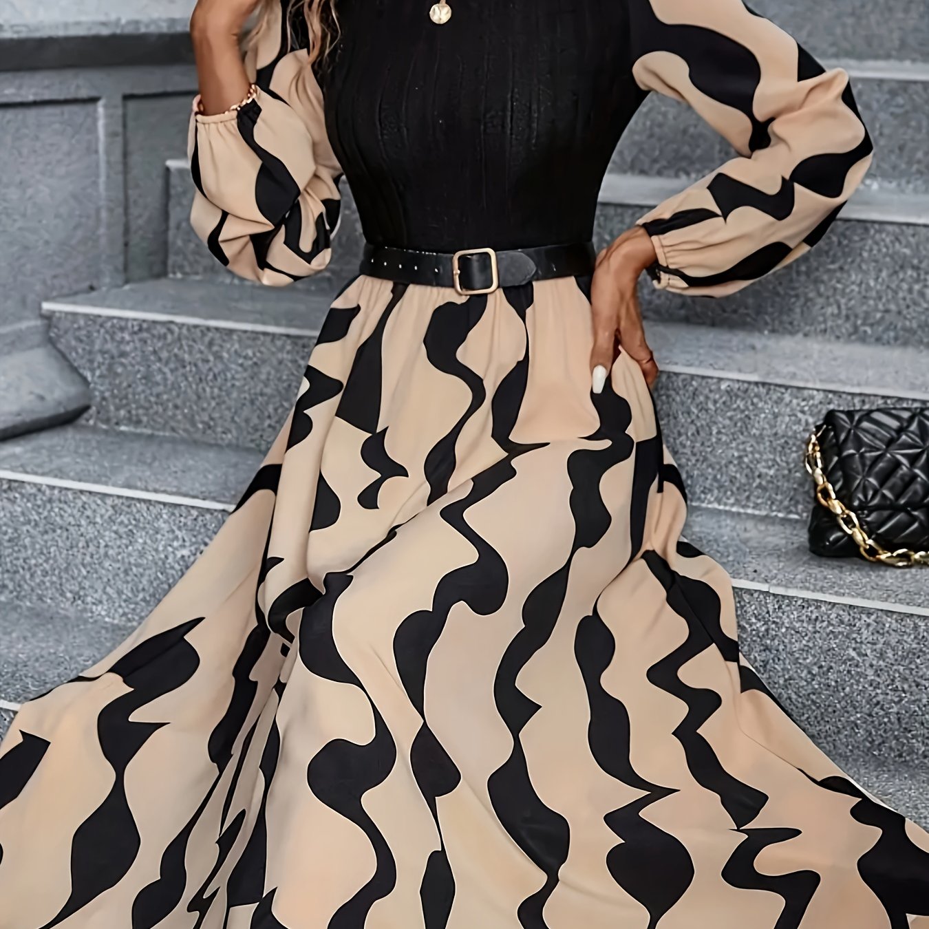 Ayollar uchun ribbed bosma A-line ko'ylak, kontrast rang tafsilotlari bilan, dumaloq bo'yin, kattalar uchun ta'til uslubi, Kuz/Qish kolleksiyasidan.