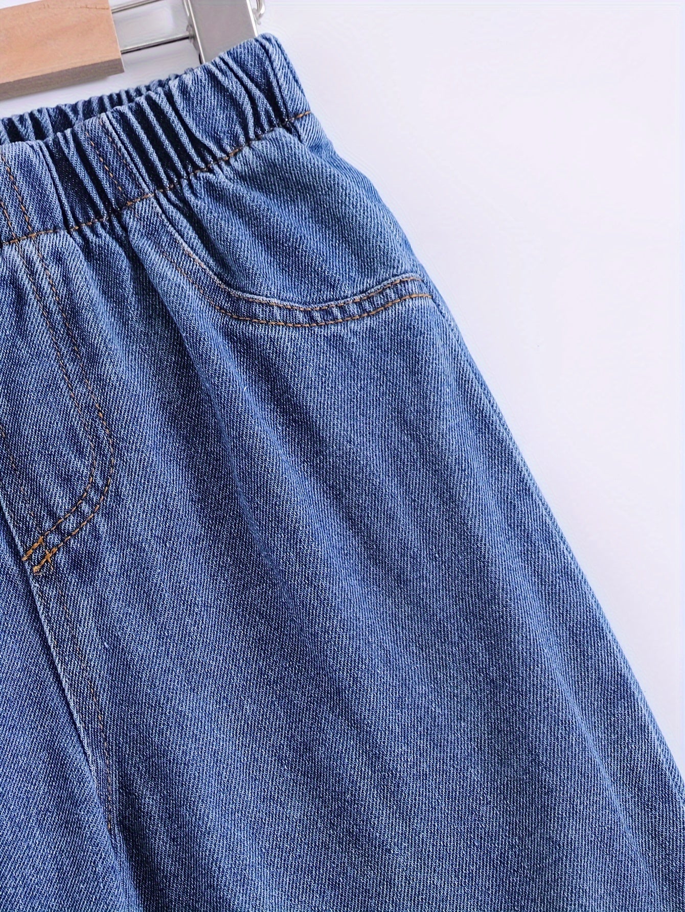 Boys' Casual Two-Piece Set with Letter Print Sweatshirt and Jeans for Outdoor Wear