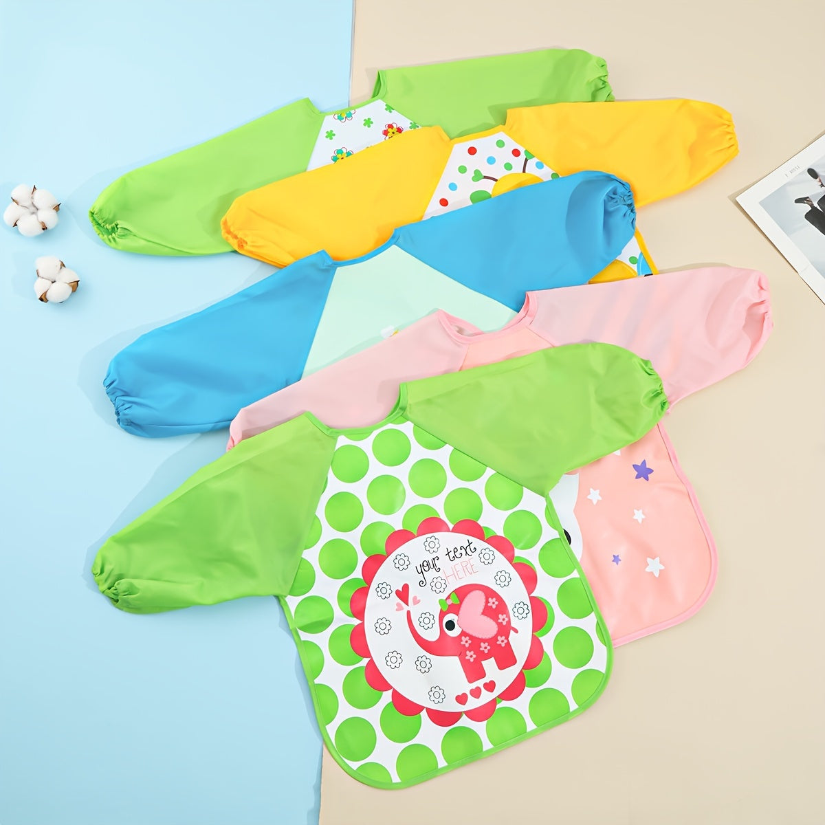 Delantal reversible de manga larga resistente al agua con estampado de dibujos animados para comer sin ensuciarse