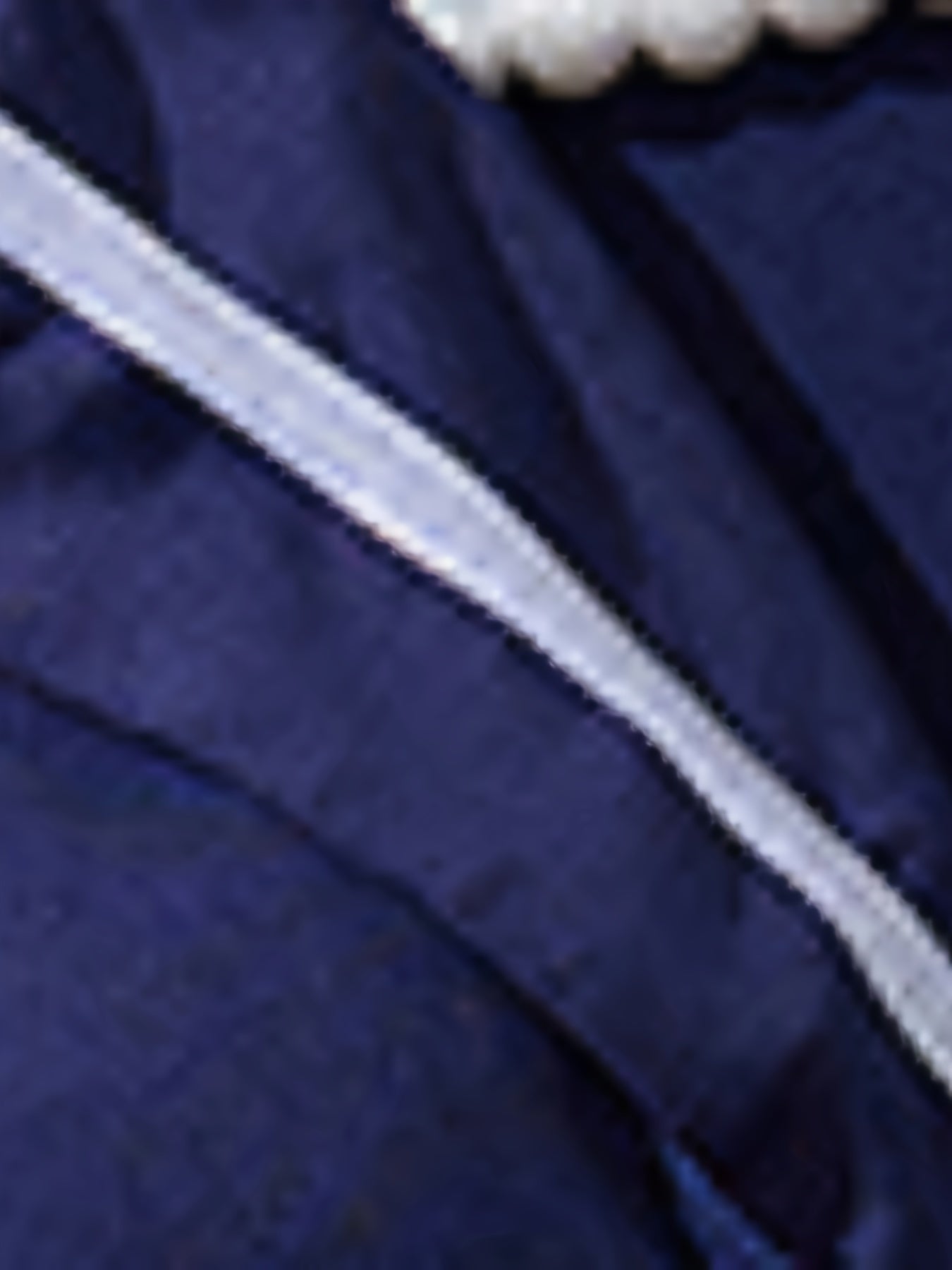 Kattalar ayollar uchun polyester kostyum to'plami, qisqa top va kengaytirilgan yubka bilan