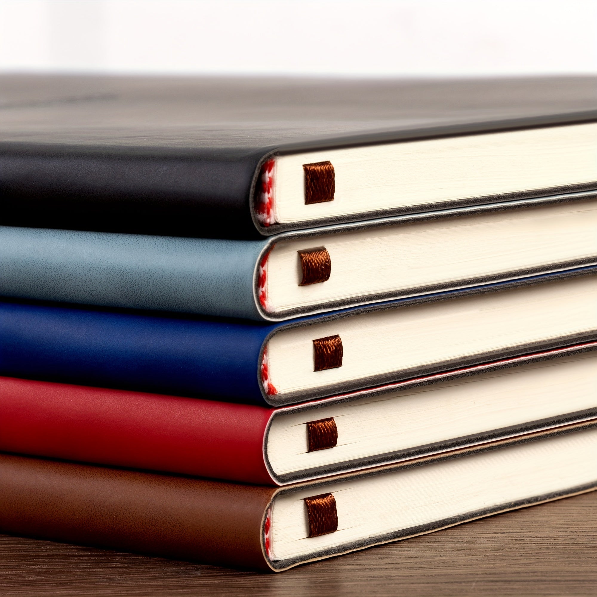 Maktab uchun mo'ljallangan A4 Ultra-Qalin daftar, sun'iy charm qoplamali, 200 sahifa