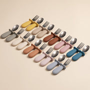 2 ta bolalar qoshiq va vilkalar to'plami, mustahkam ranglarda, zanglamaydigan po'lat va silikon materialidan tayyorlangan - bolalar uchun mukammal idish-to'plam, chaqaloq ovqatini berish uchun ideal