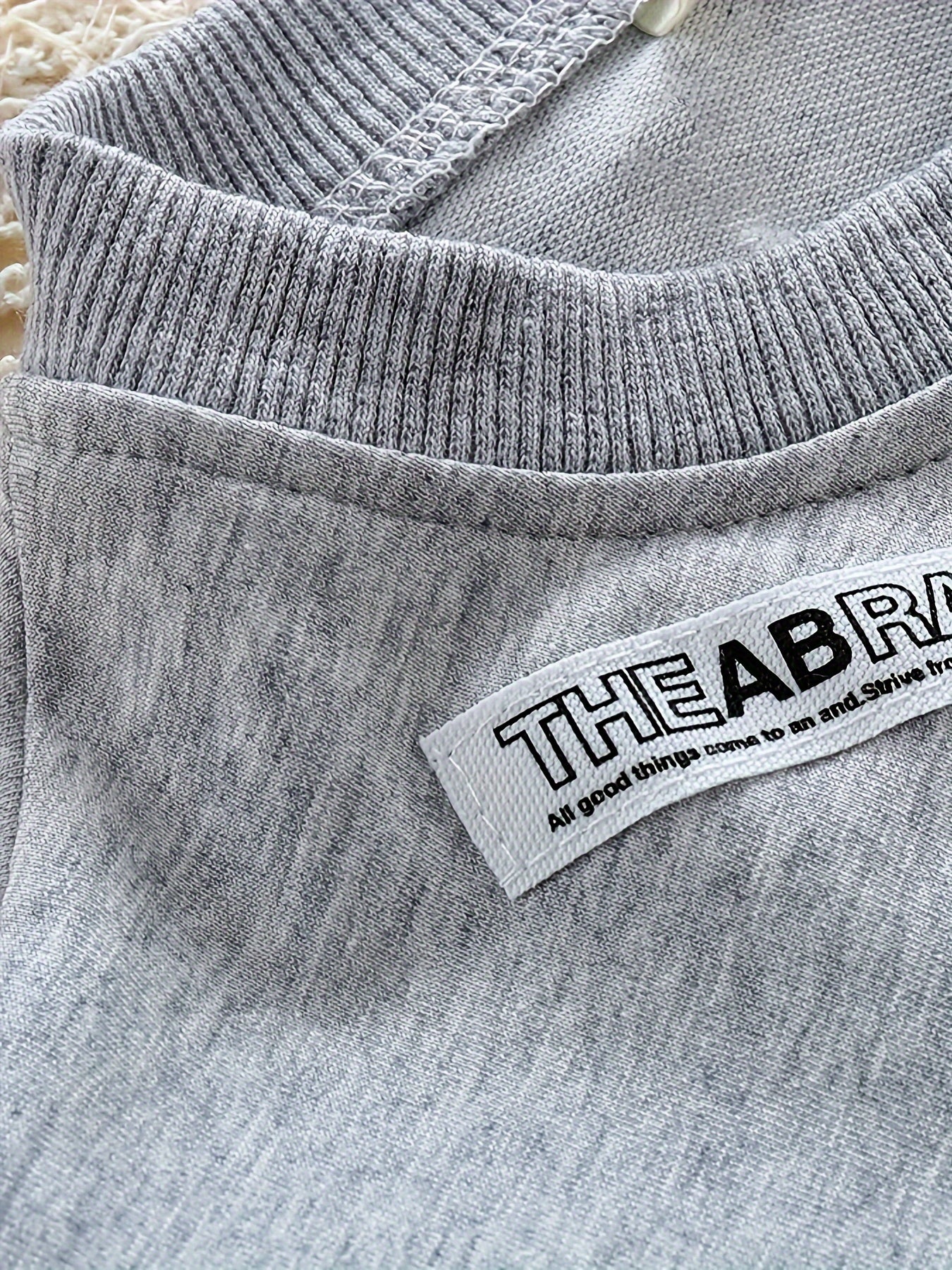 Комплект для мальчика: свитшот с цветными блоками на весну и осень и джинсы, 12 месяцев+