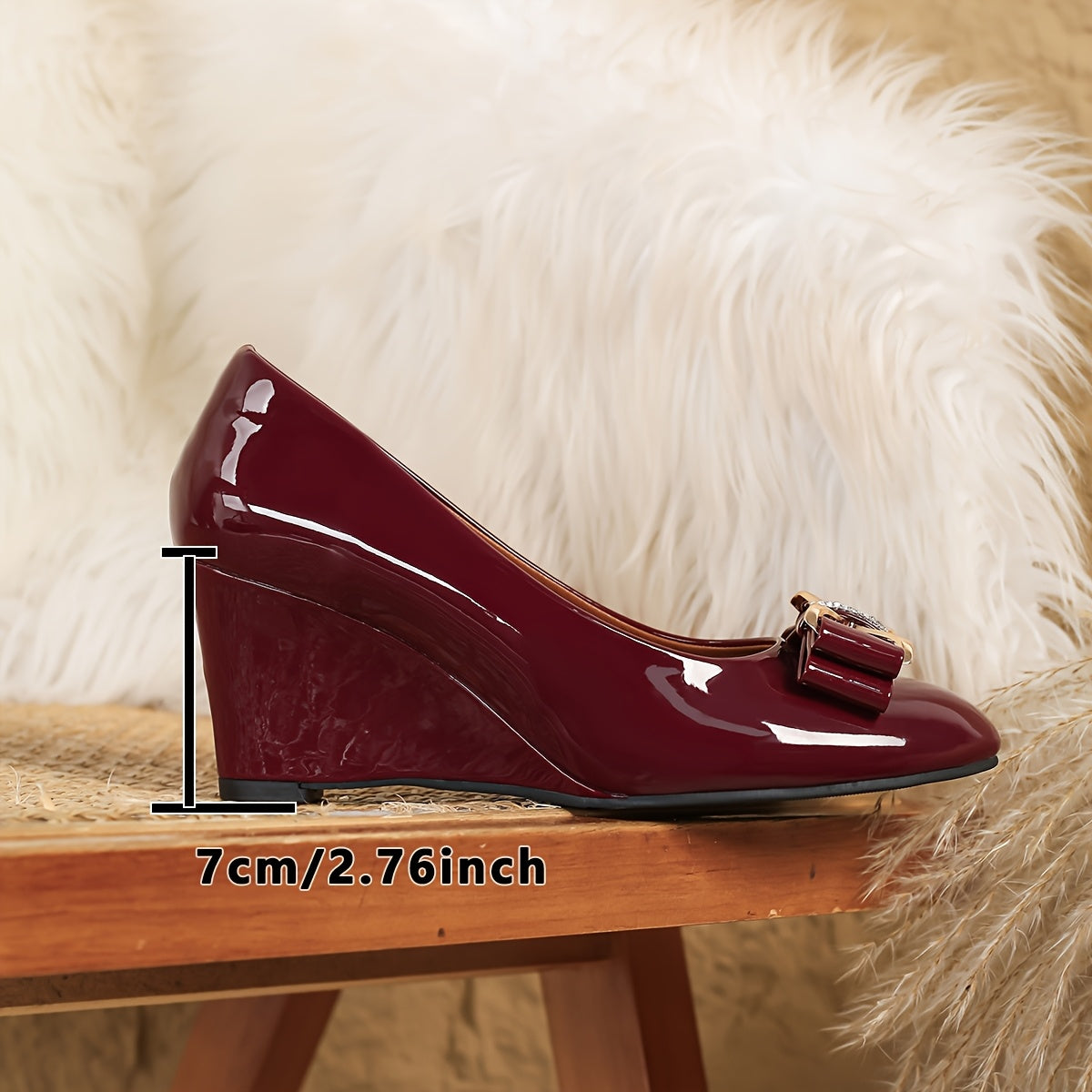 Ayollar uchun kiyingan poyabzal, dumaloq burchak, blokli to'piq, gul naqshli burma