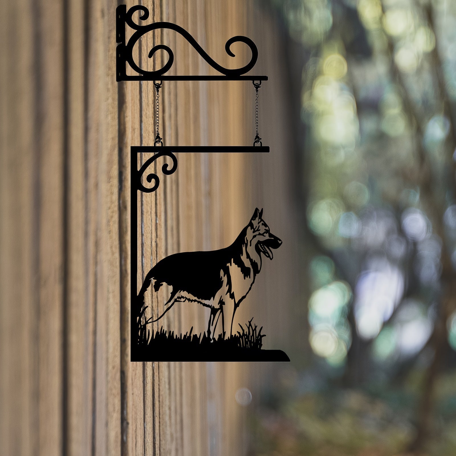 Germaniya cho'pon itlari tasvirlangan metall eshik belgilari, bog'larda, orqa hovlilarda, patio'larda, omborlarda, to'siqlarda yoki devorlarda osib qo'yish uchun mukammal. Germaniya cho'pon itlari egalariga mo'ljallangan ideal Rojdestvo sovg'asi.