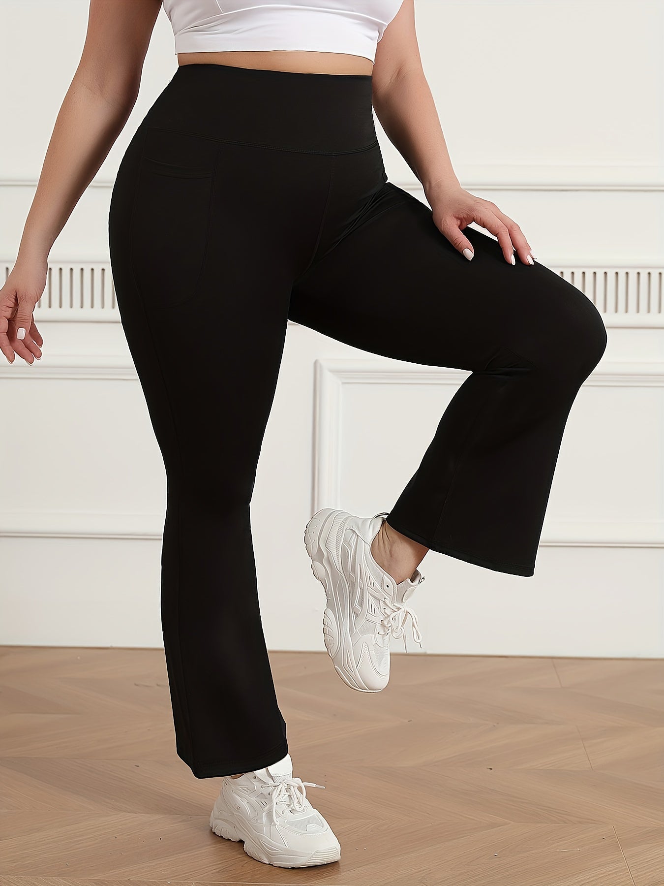 Plus Size High Waist Yoga Pants with Pockets Polyester Elastane Solid Color