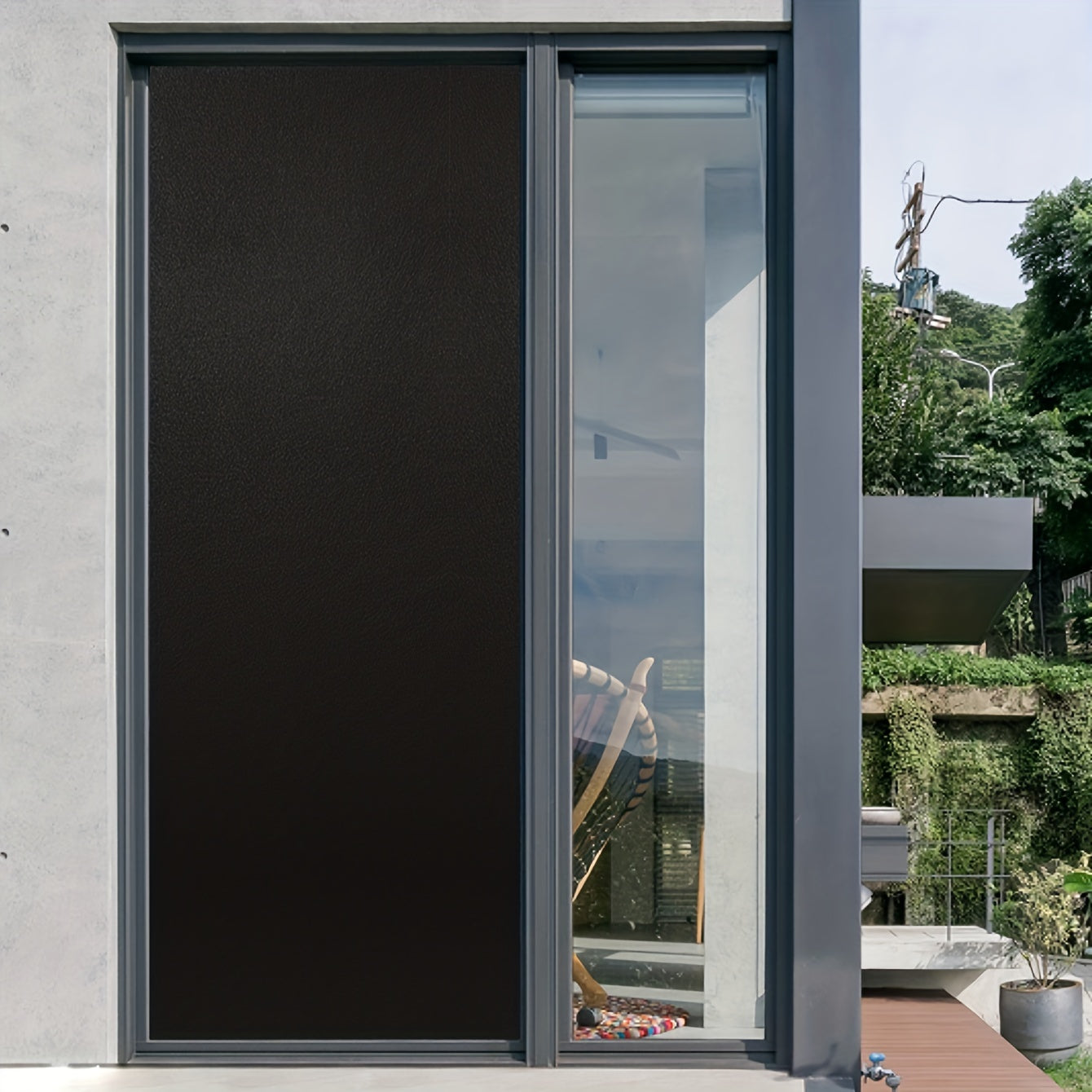 Película de ventana opaca de privacidad con acabado en negro para aislamiento, protección solar y decoración