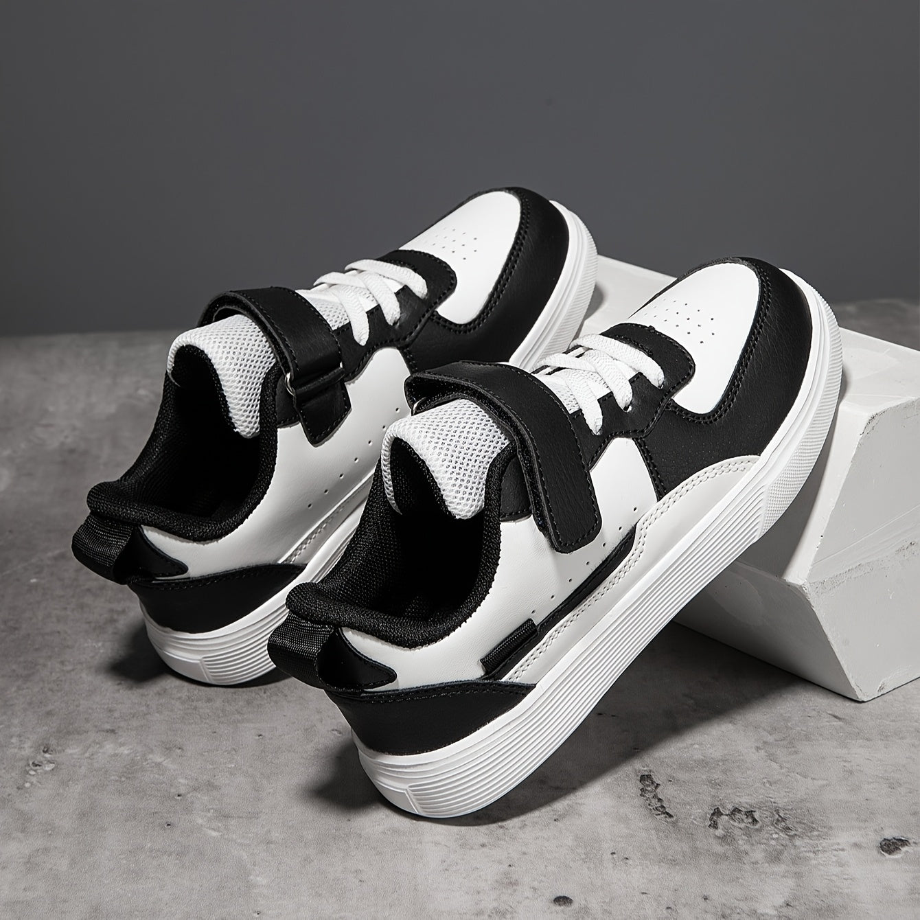 Barcha mavsumlar uchun mos, qulay, engil va zamonaviy rang-blokli skeytbord poyabzallari o'g'il va qizlar uchun.