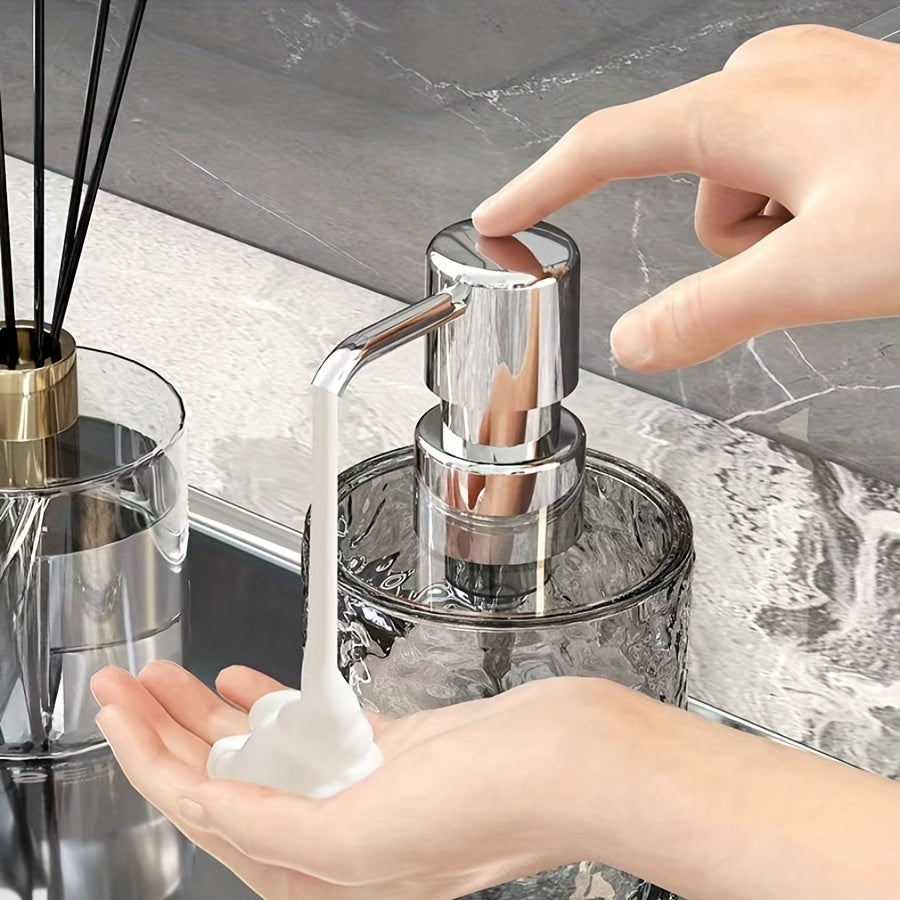 Qulay bosish pompasi bilan qayta to'ldiriladigan hashamatli qo'l sabun dispenseri. Mustahkam plastik konstruktsiya. Hammom yoki dush gel uchun ajoyib.