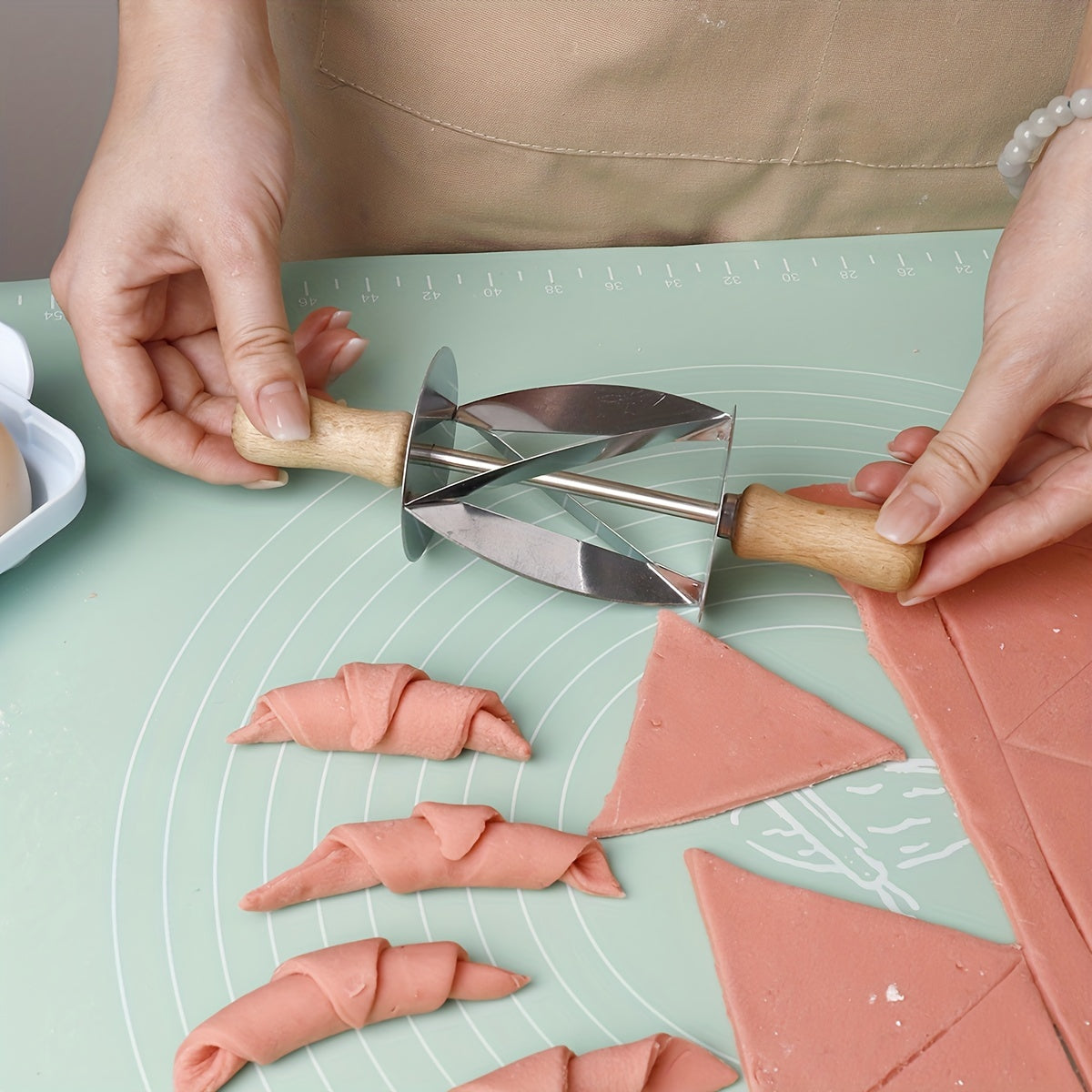 Stainless Steel Croissant Cutter for Pastry Dough Rolling Knife Kitchen Tool