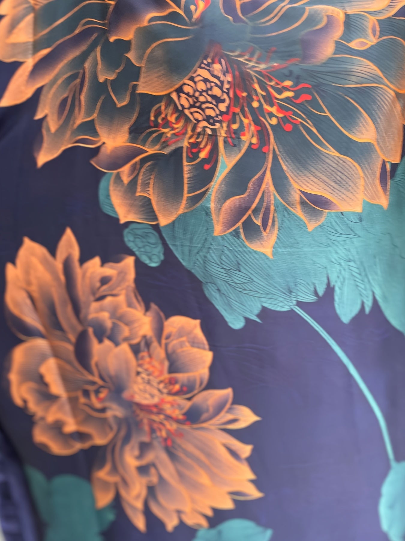 Ayollar uchun kattaroq o'lchamdagi gul naqshli tunika kiyiwi va sharf, polyester, batwing qo'lqopli, barcha mavsum uchun