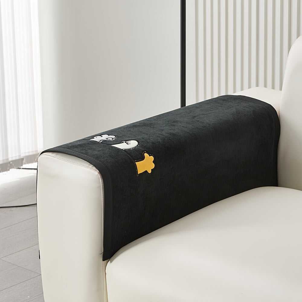 Красный чехол для дивана из шенилла с игривой вышивкой в виде косточек. Удобен для домашних животных, не скользит, можно стирать в машине, идеально подходит для диванов на 1-4 места в гостиной, спальне, офисе.