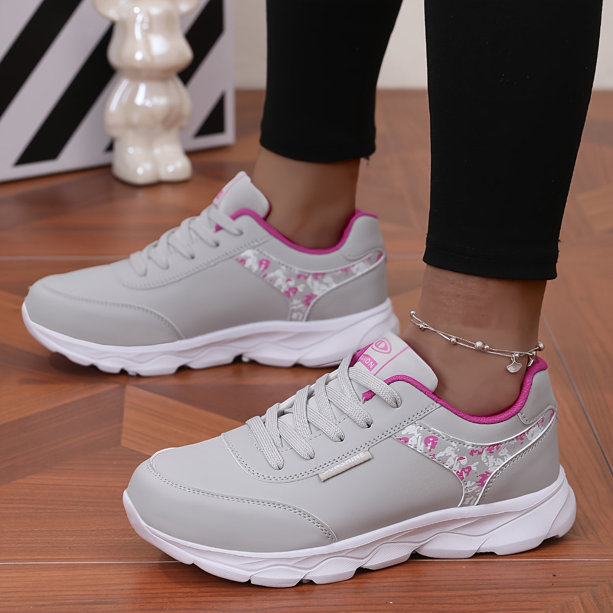 Women’s Casual Sneakers Lightweight Breathable Mesh Lace-Up Running Shoes