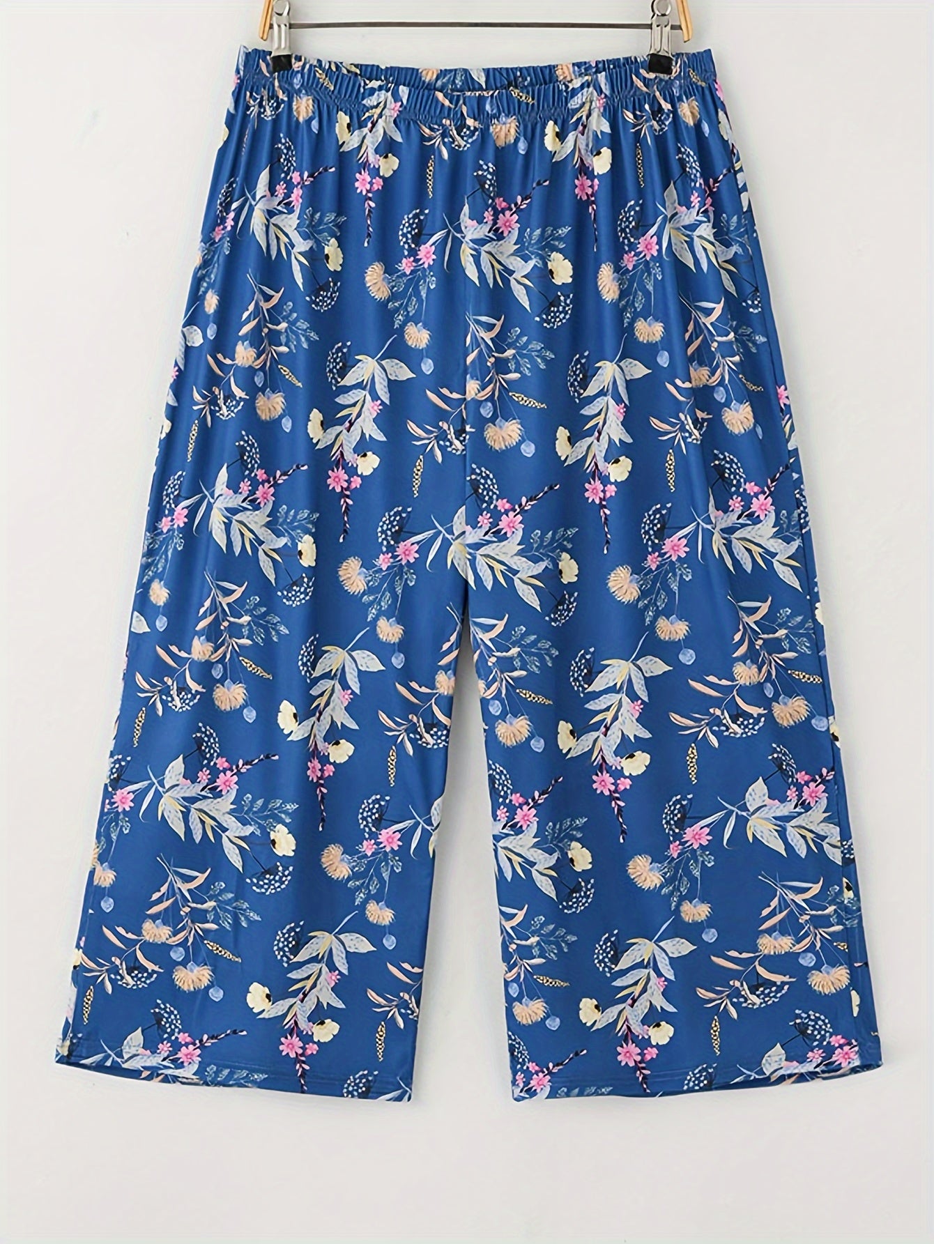 Plus Size Women's Lounge Set V-Neck Top and Floral Capri Pants Summer Casual Pajama