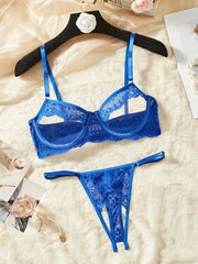 Naycha yengli, brassiy va ichki kiyimdan iborat, ayollar uchun sexy intimlar to'plami.